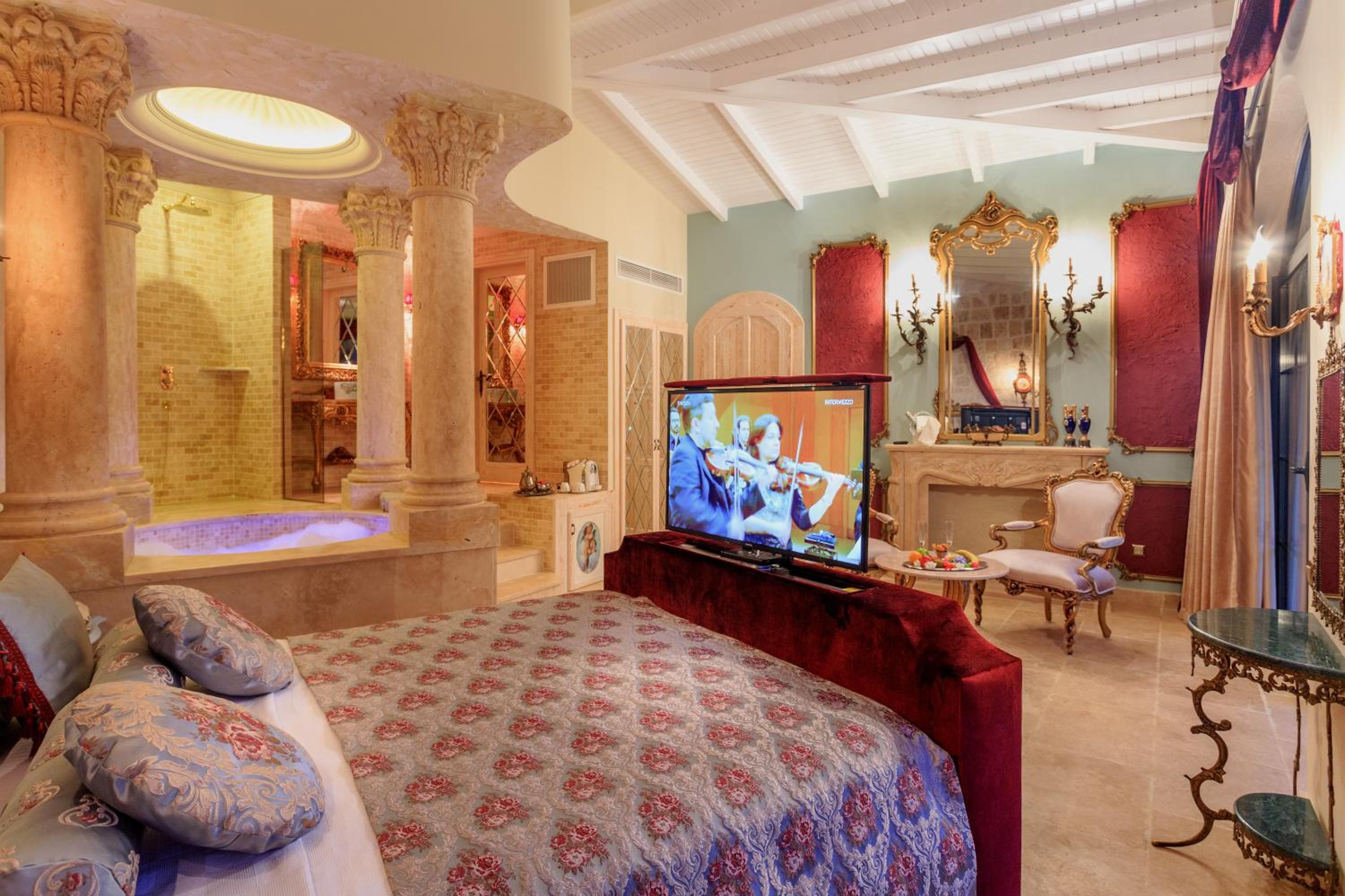 Superior Suite - Photo 3