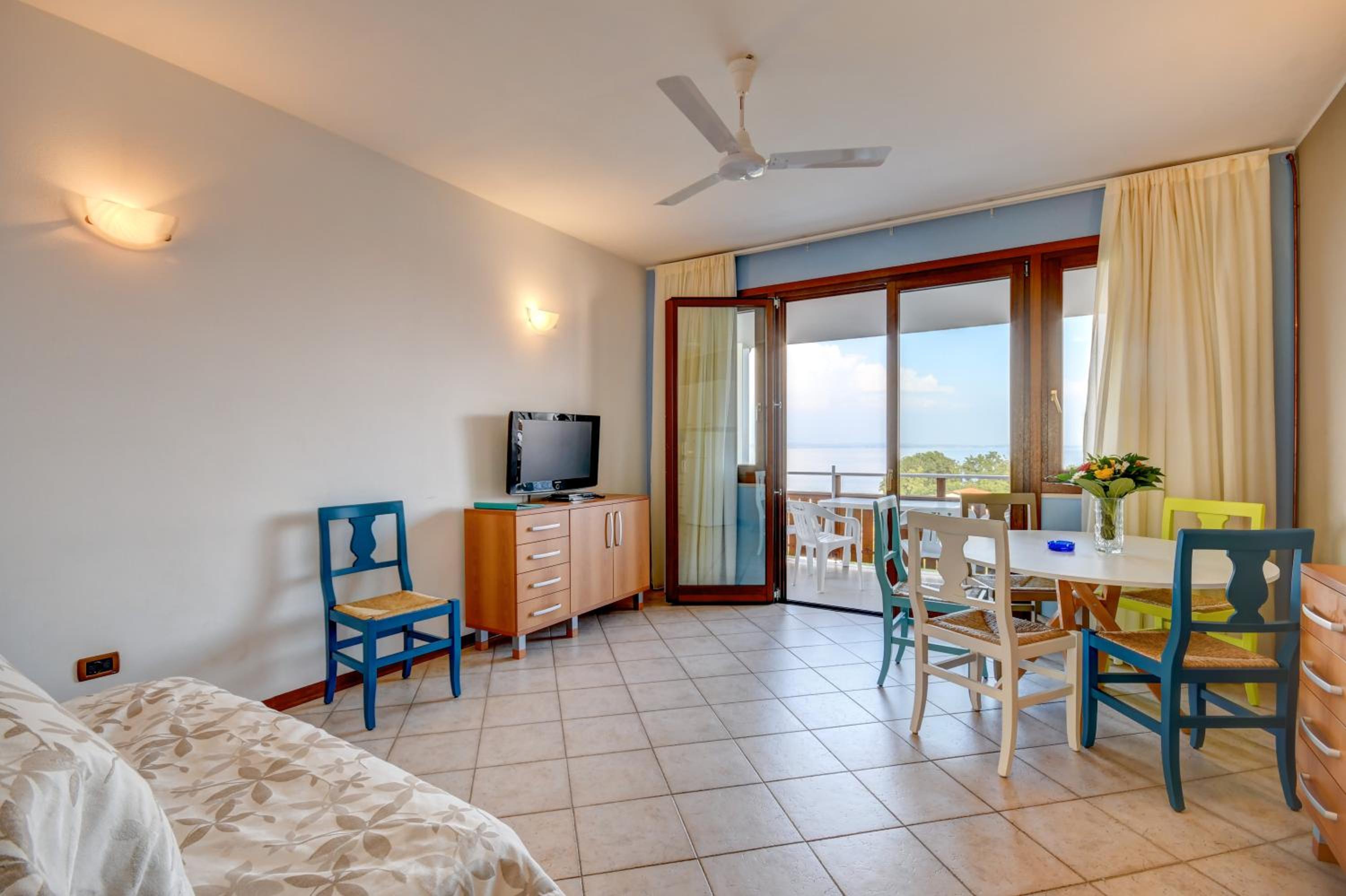 Superior One-Bedroom Apartment (5 Adults)  with Balcony or Terrace photo 3