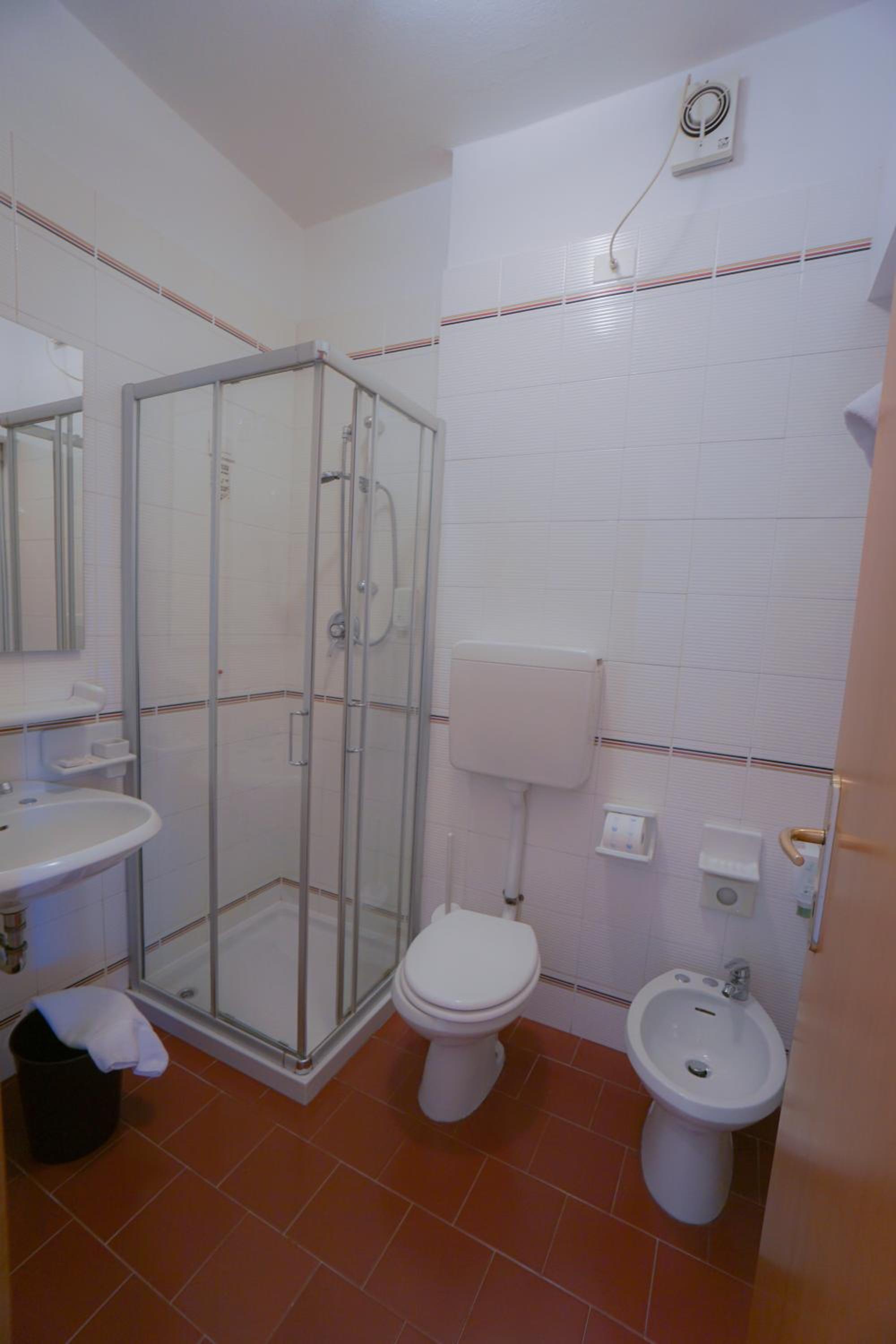 Double Room - Photo 5