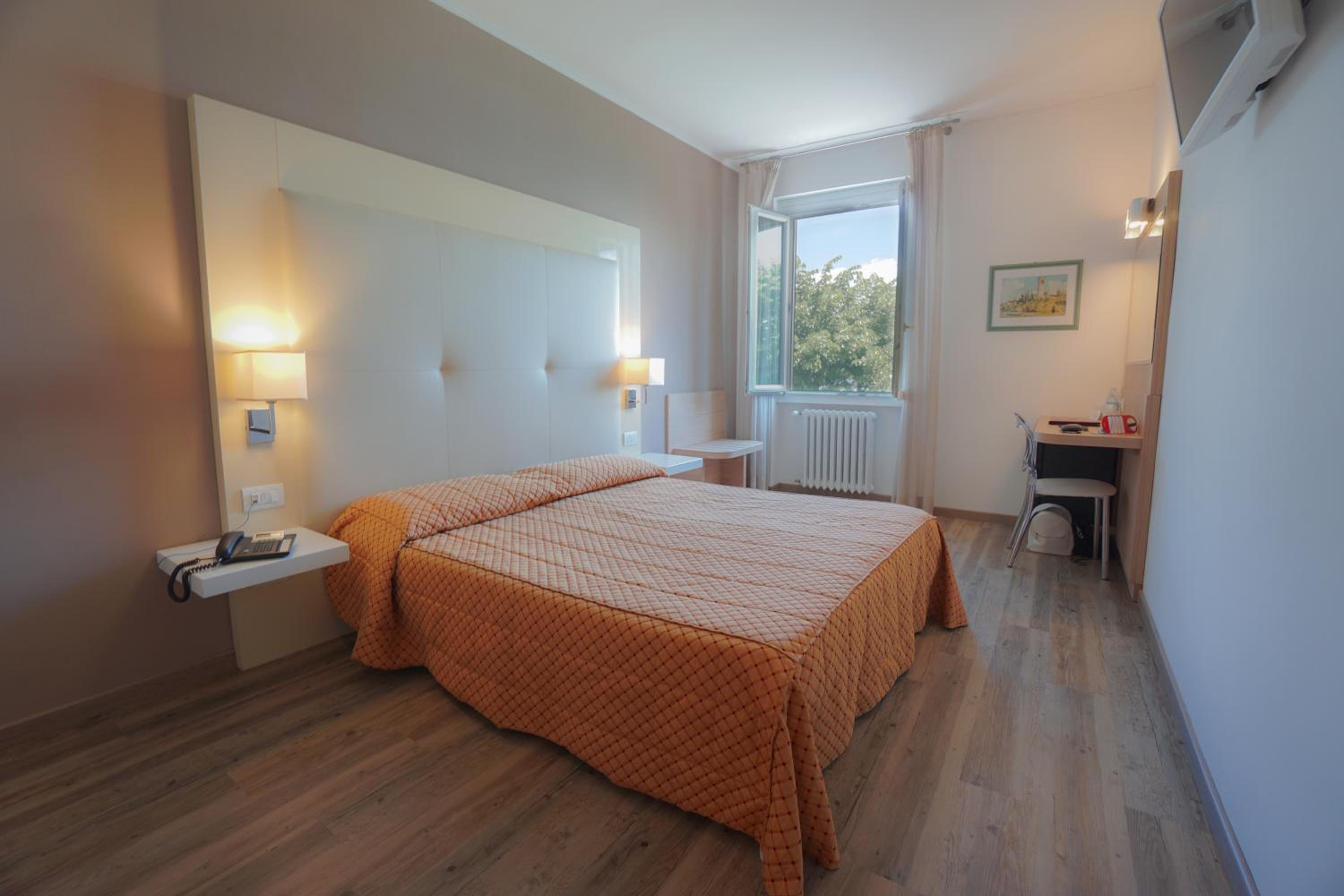 Comfort Double Room with Lake View - Photo 22