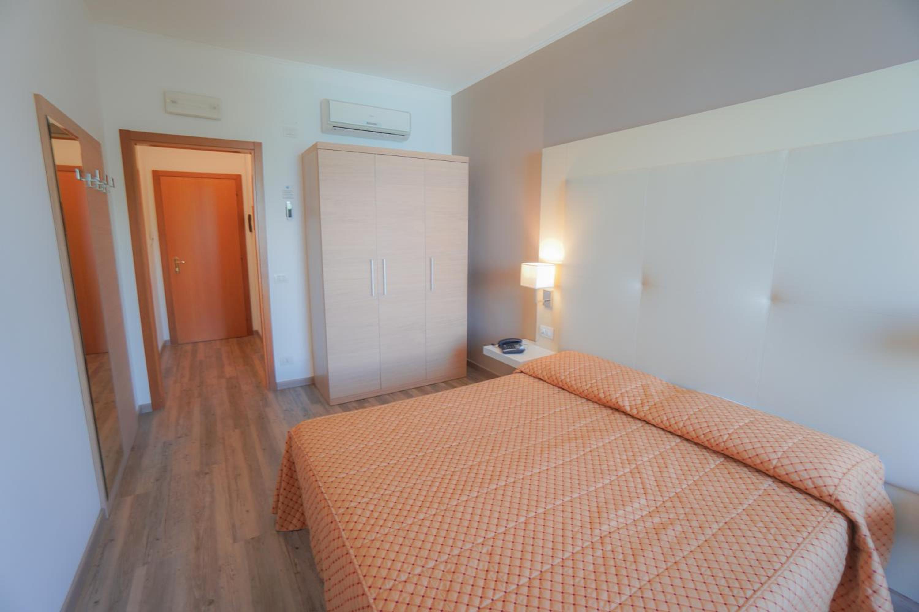 Double Room - Photo 12