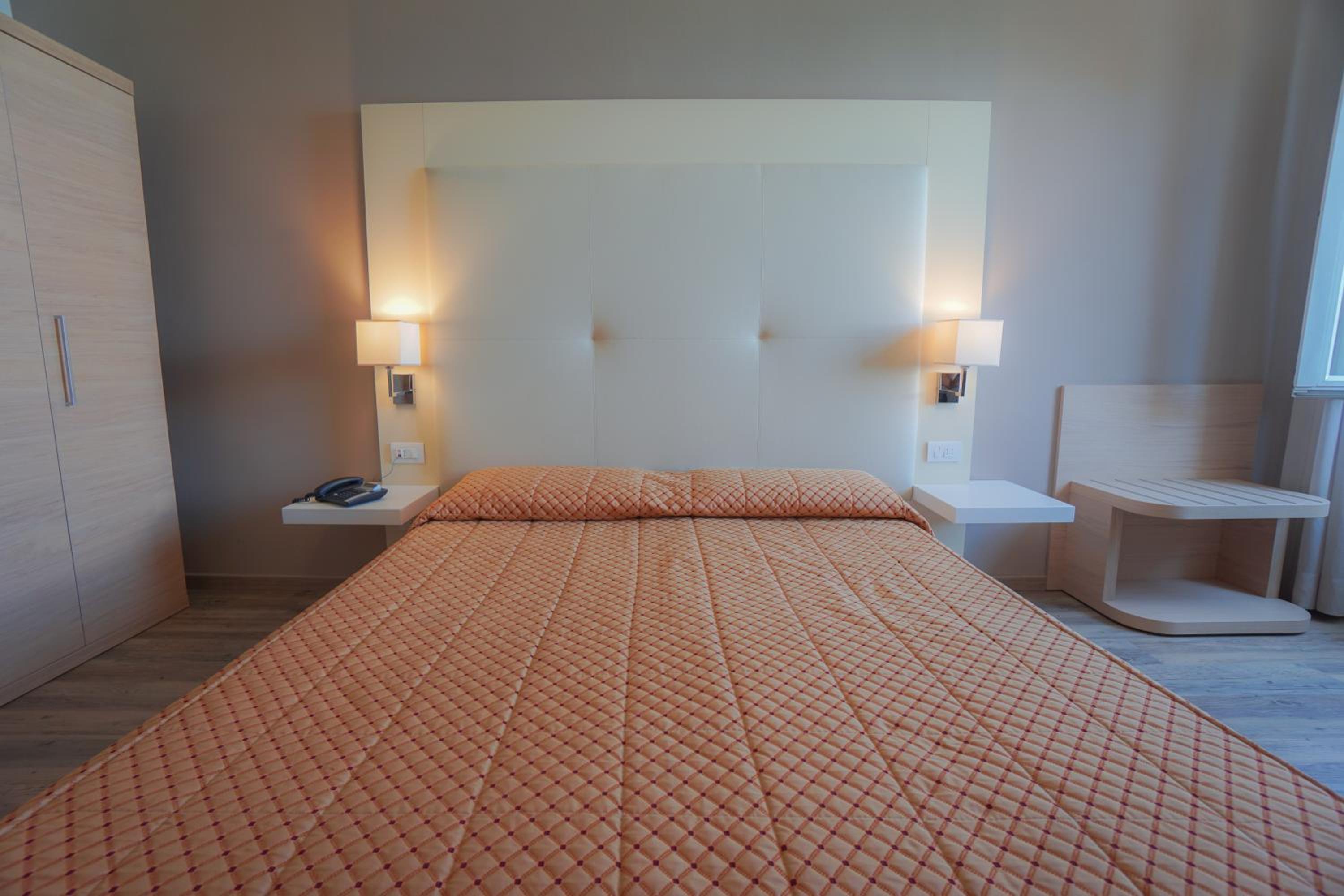 Double Room - Photo 10