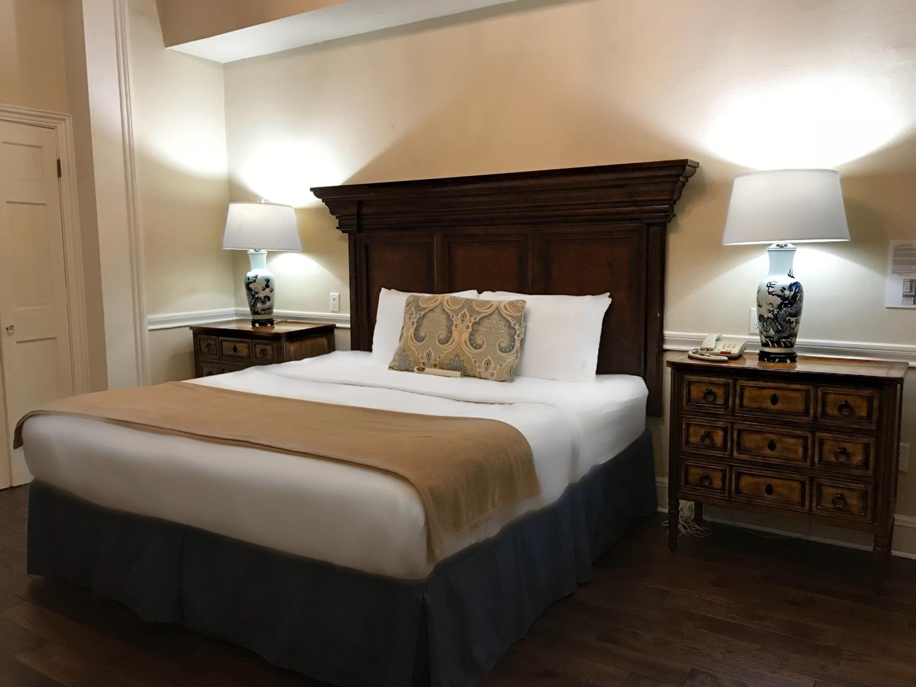 Suite with One King Bed photo 3