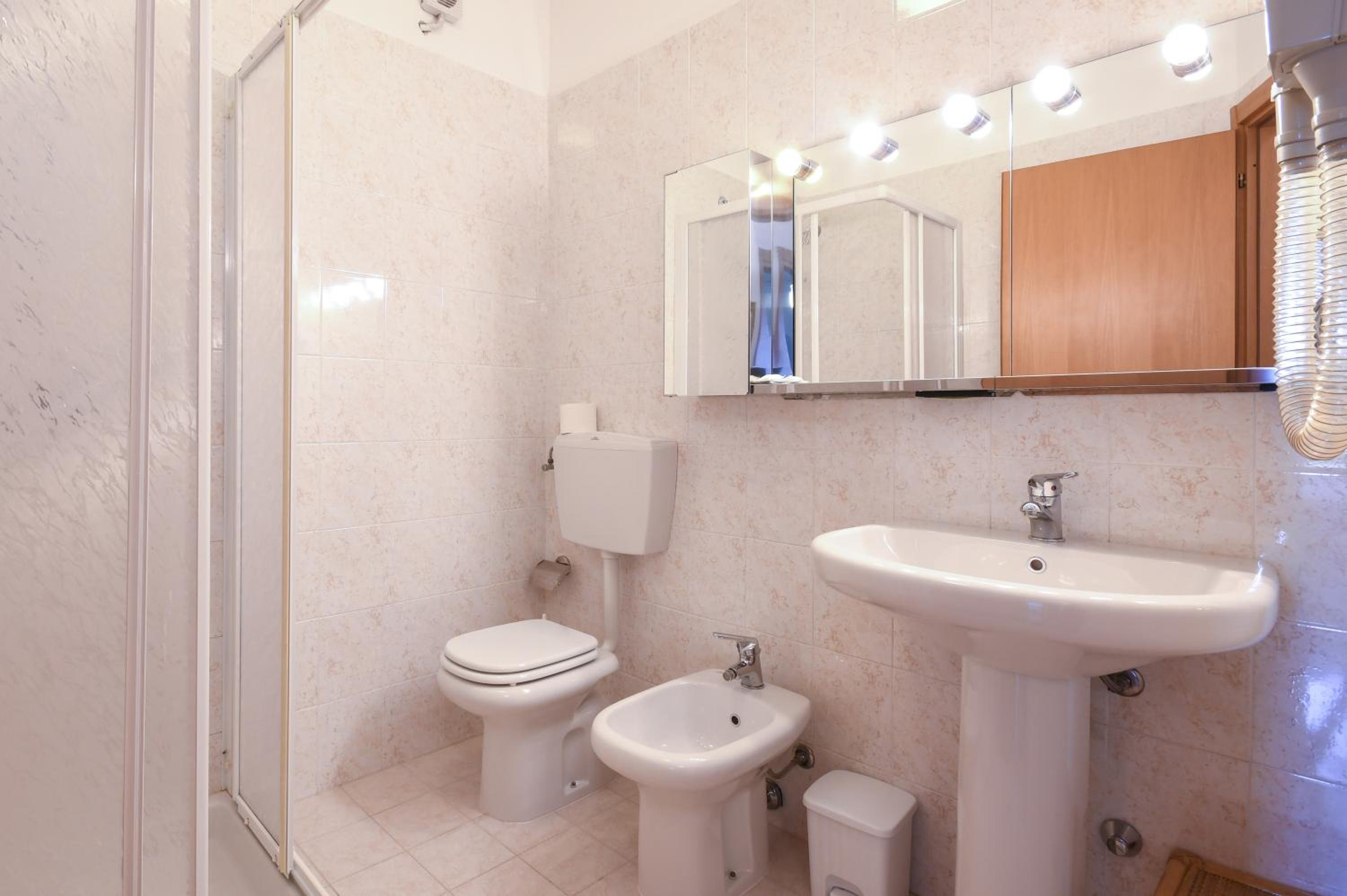 Double Room with Balcony or Terrace - No Kitchen photo 2