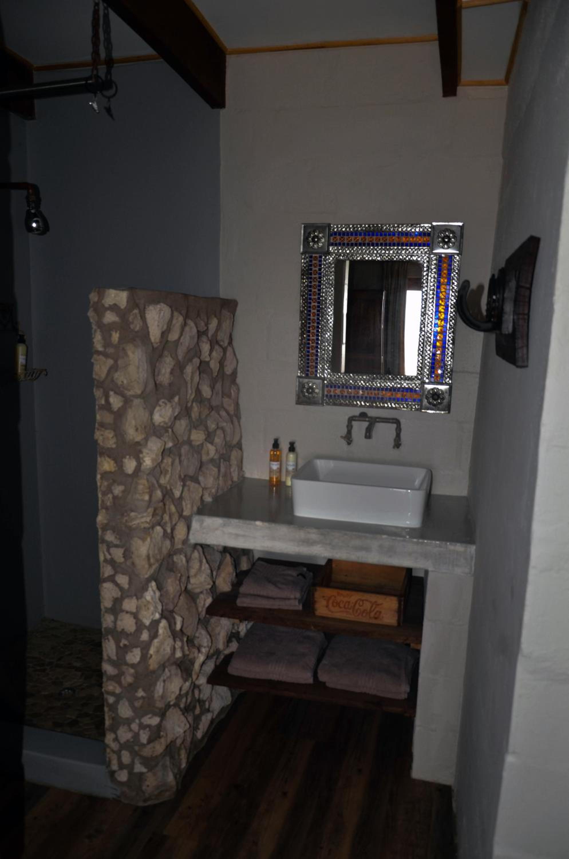 One-Bedroom House - Photo 6