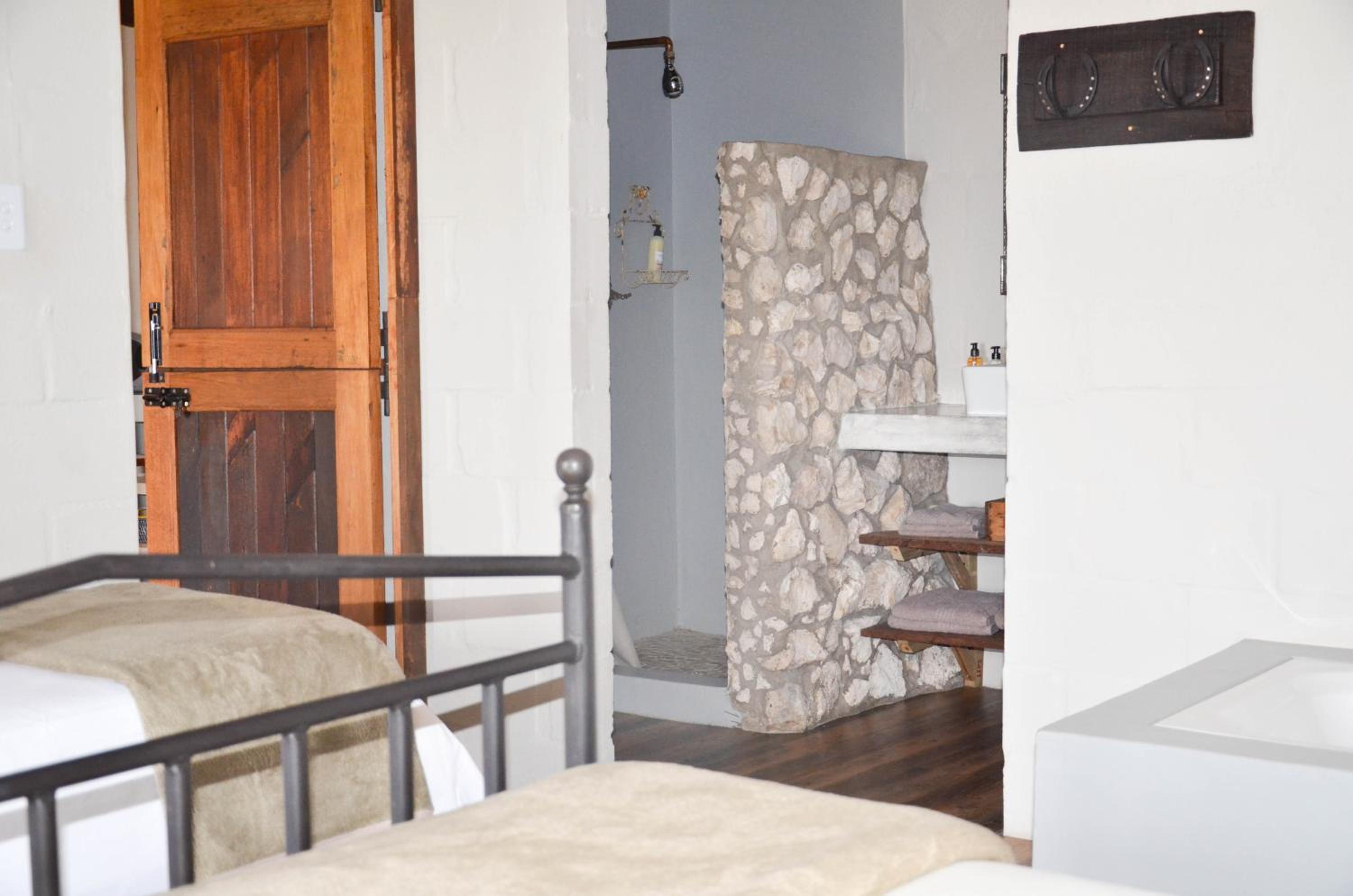 One-Bedroom House - Photo 10