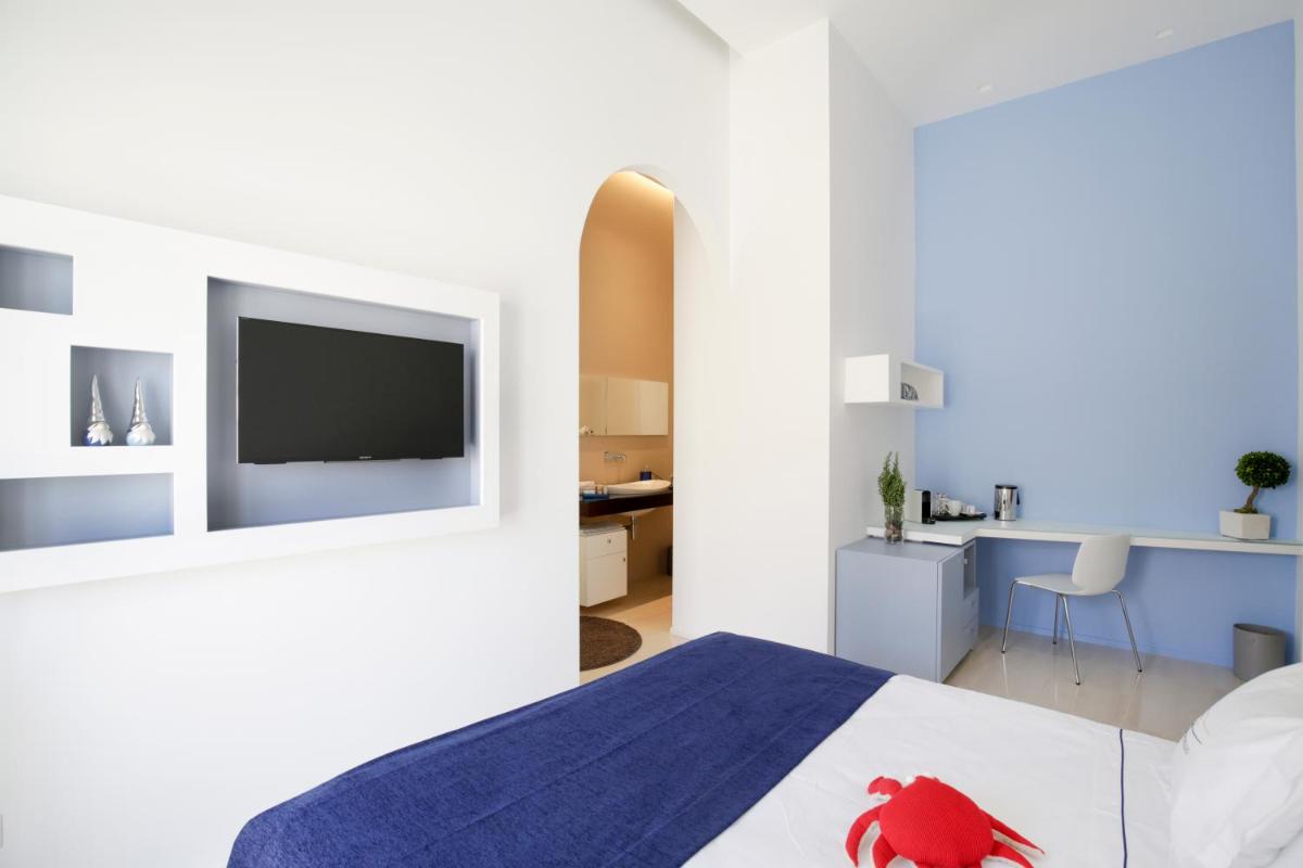 Deluxe Double Room with Balcony photo 2