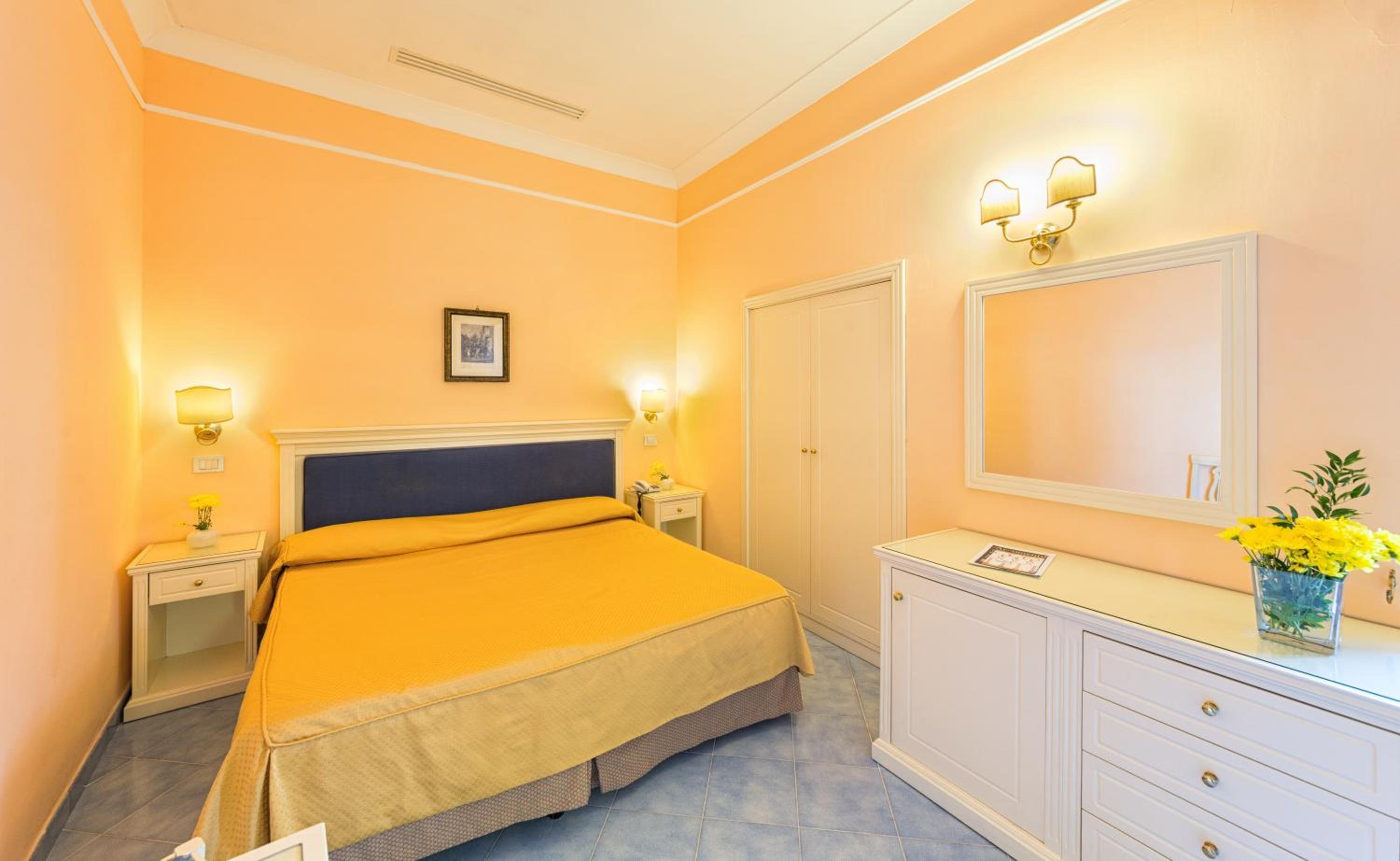 Double or Twin Room with Balcony photo 2
