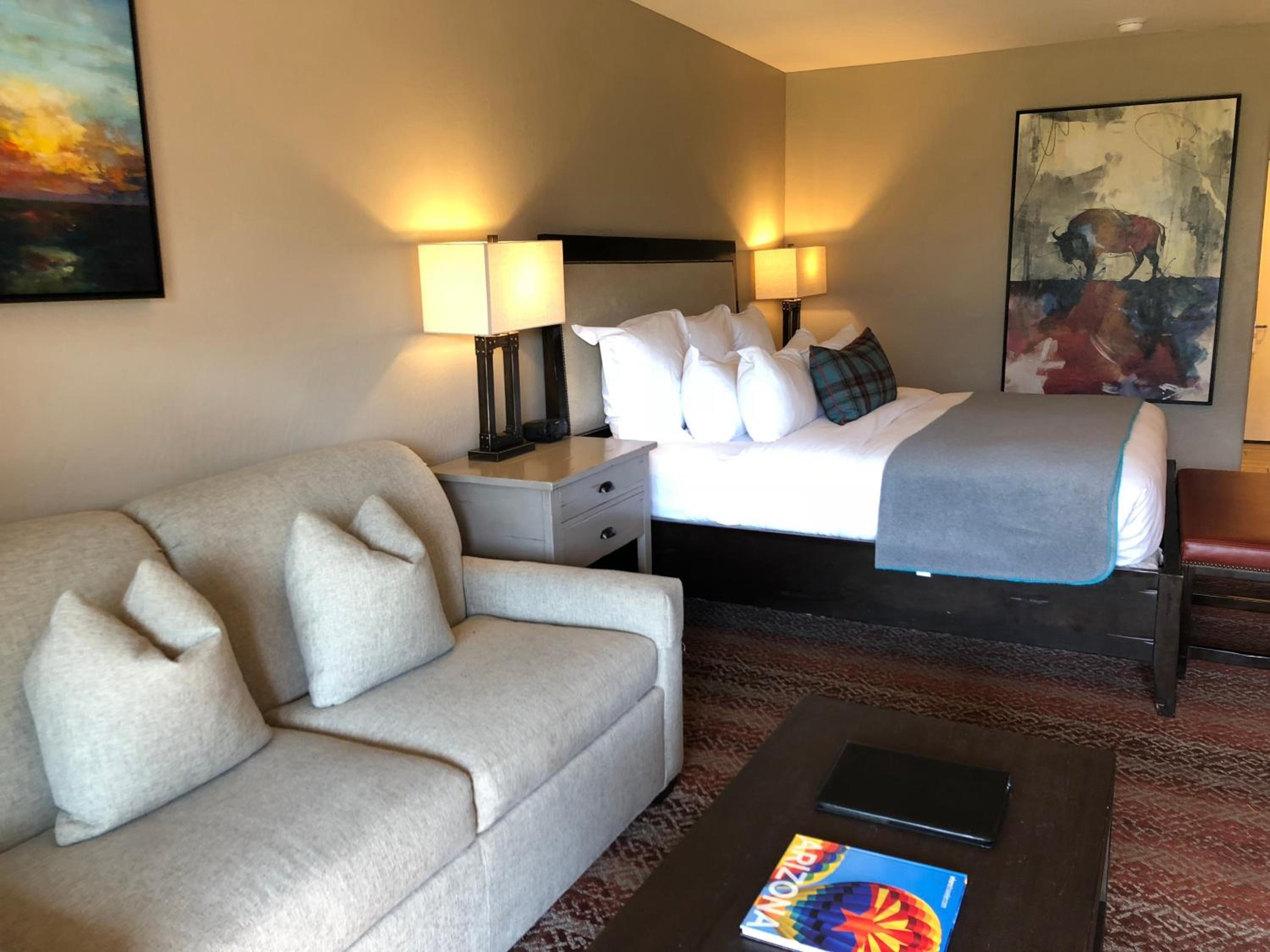 Red Rock Deluxe King Jr. Suite photo 3