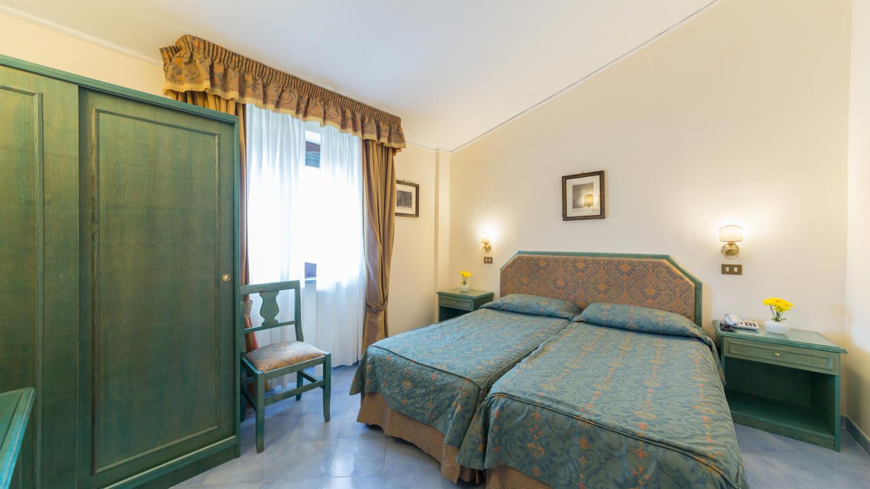 Standard Double or Twin Room - Photo 2