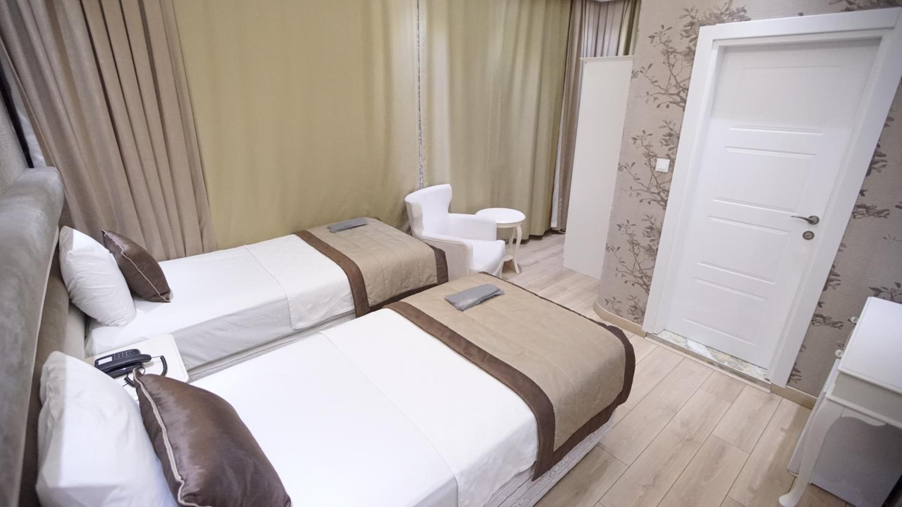 Standard Double or Twin Room photo 2