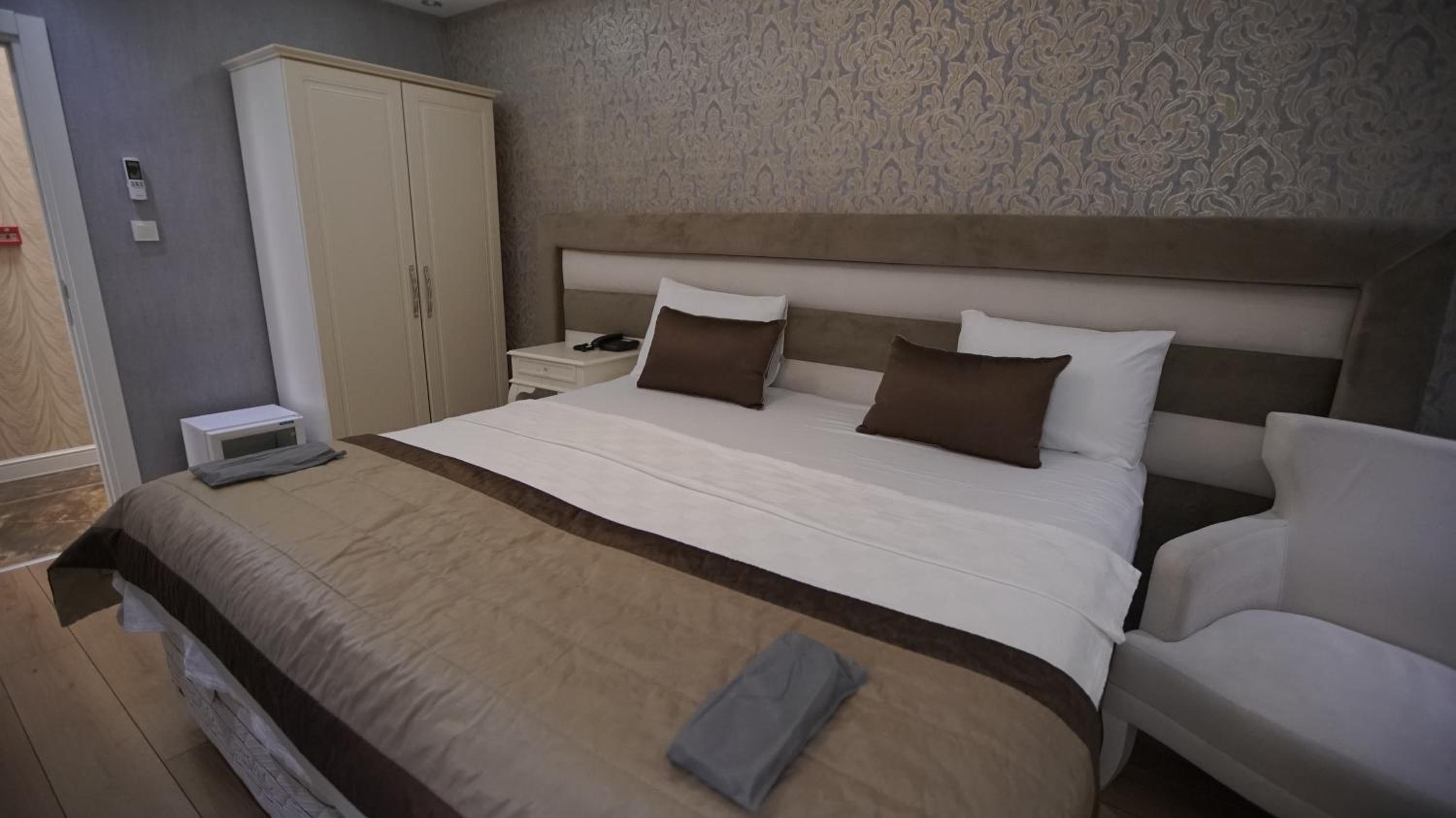 Standard Double or Twin Room photo 3