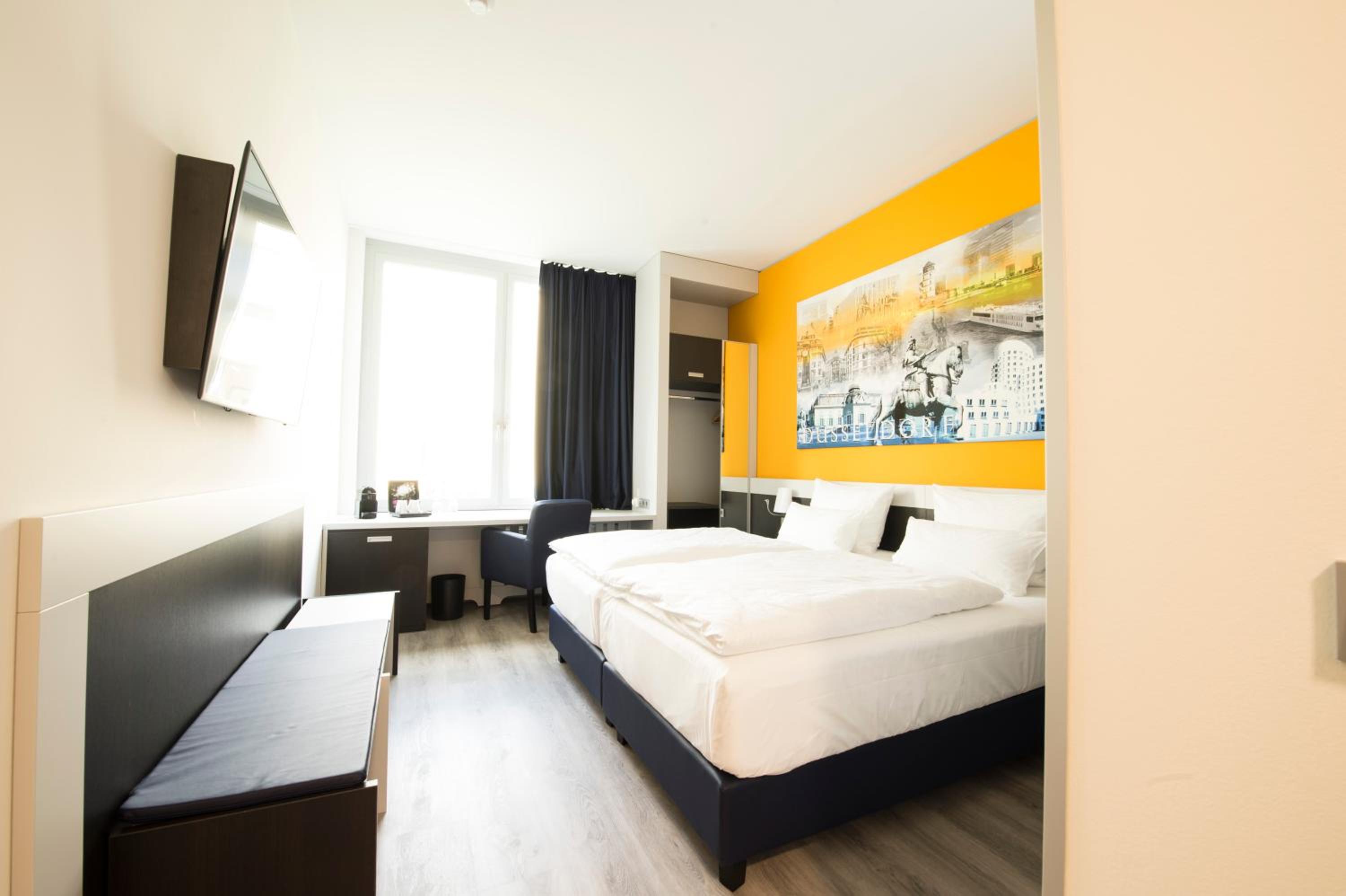 Standard Double Room with City View