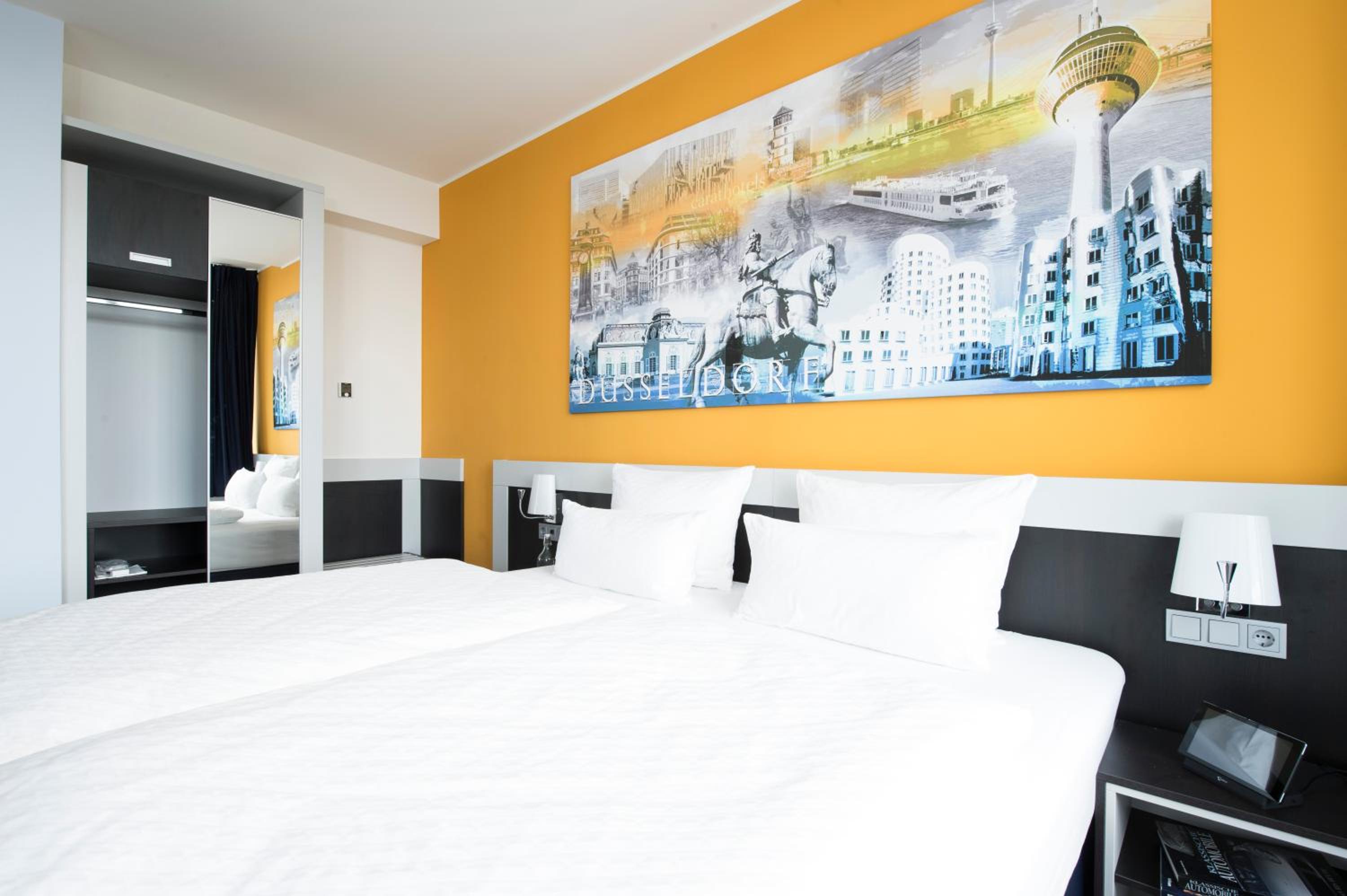 Suite with City View thumbnail 5