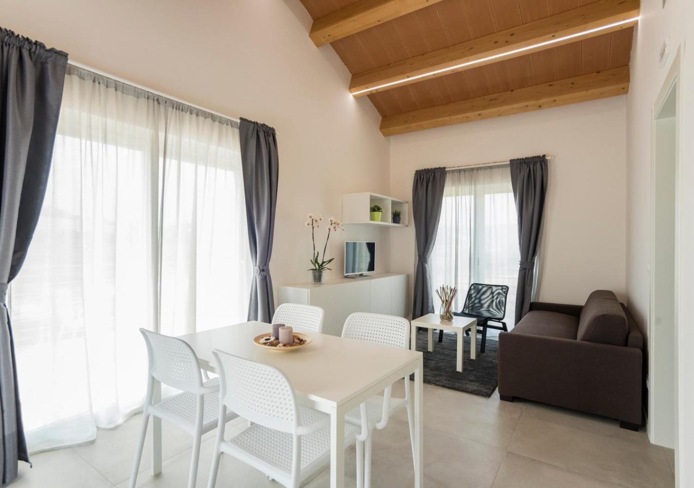 Two-Bedroom Deluxe Apartment with Garden View