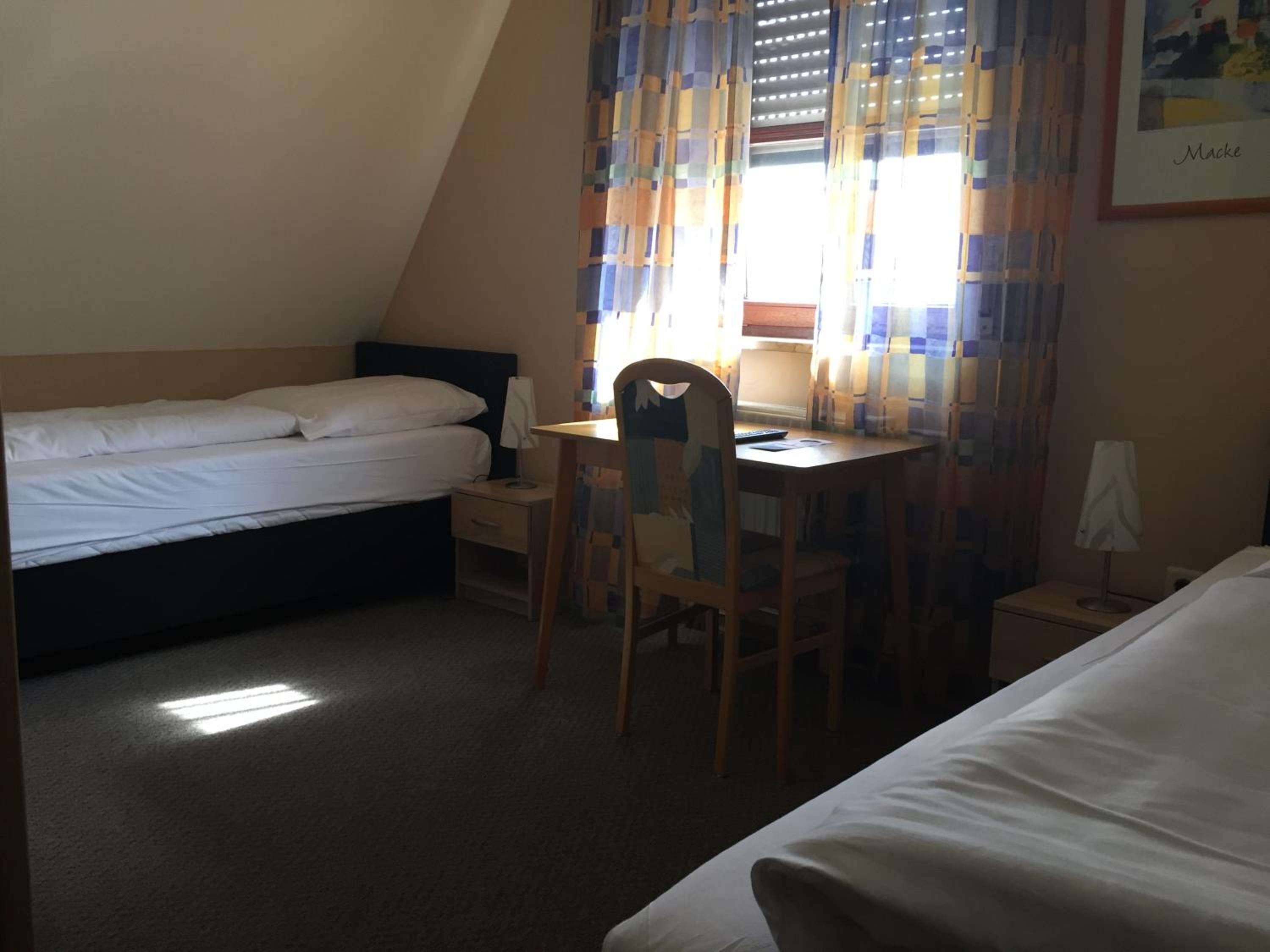 Double or Twin Room - Photo 4