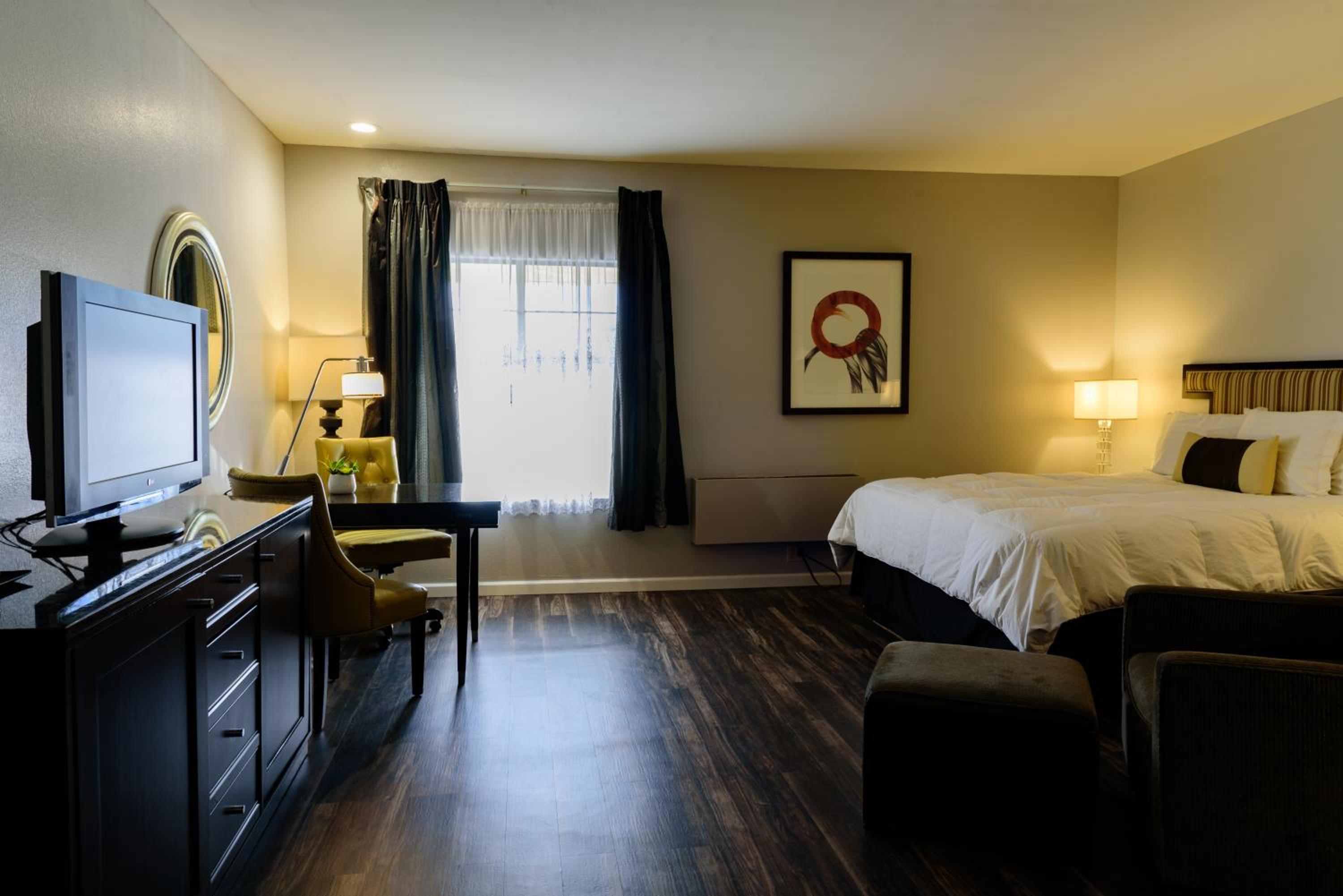 Junior Suite - Non-Smoking photo 1