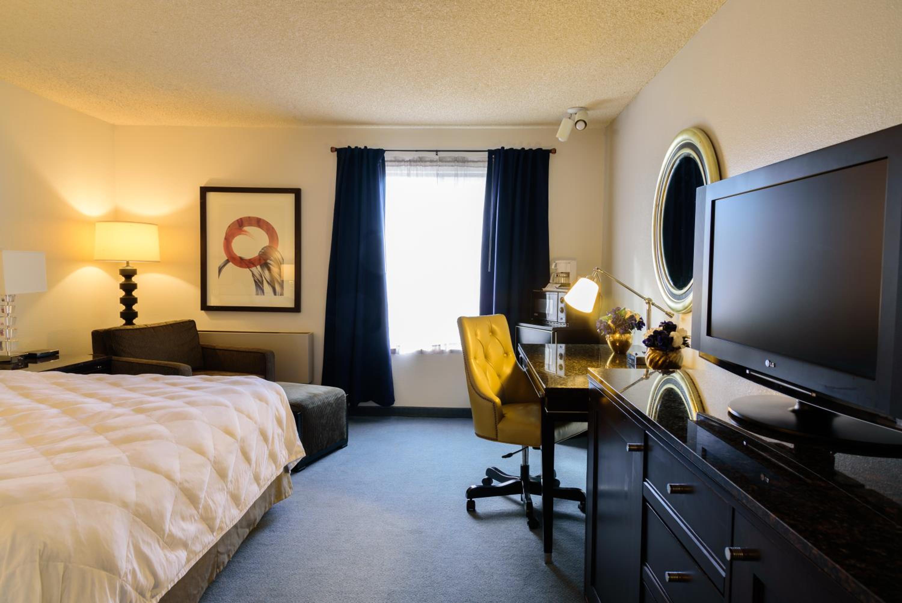 King Room - Non-Smoking photo 2