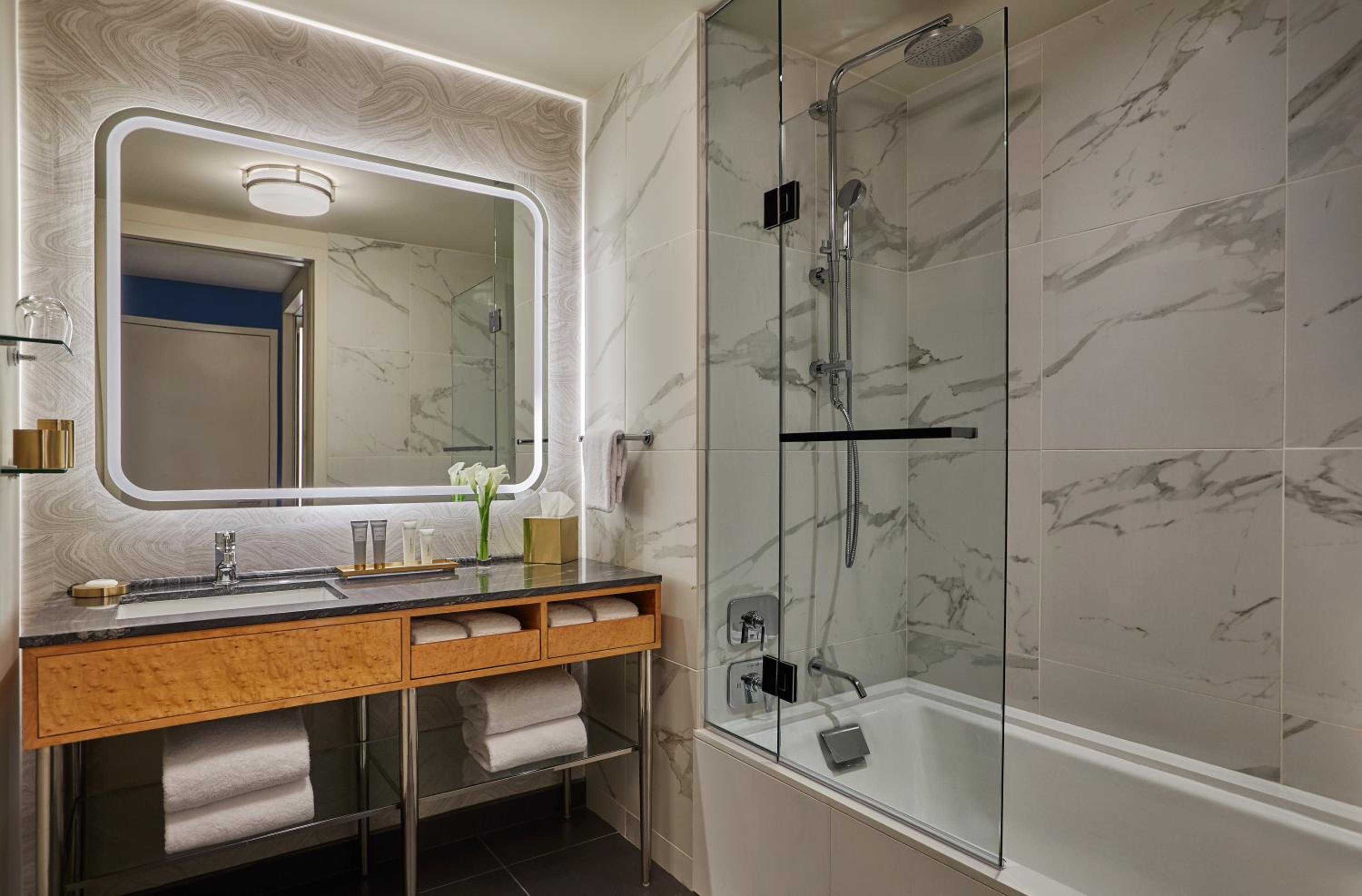 Deluxe King Room - Disability Access