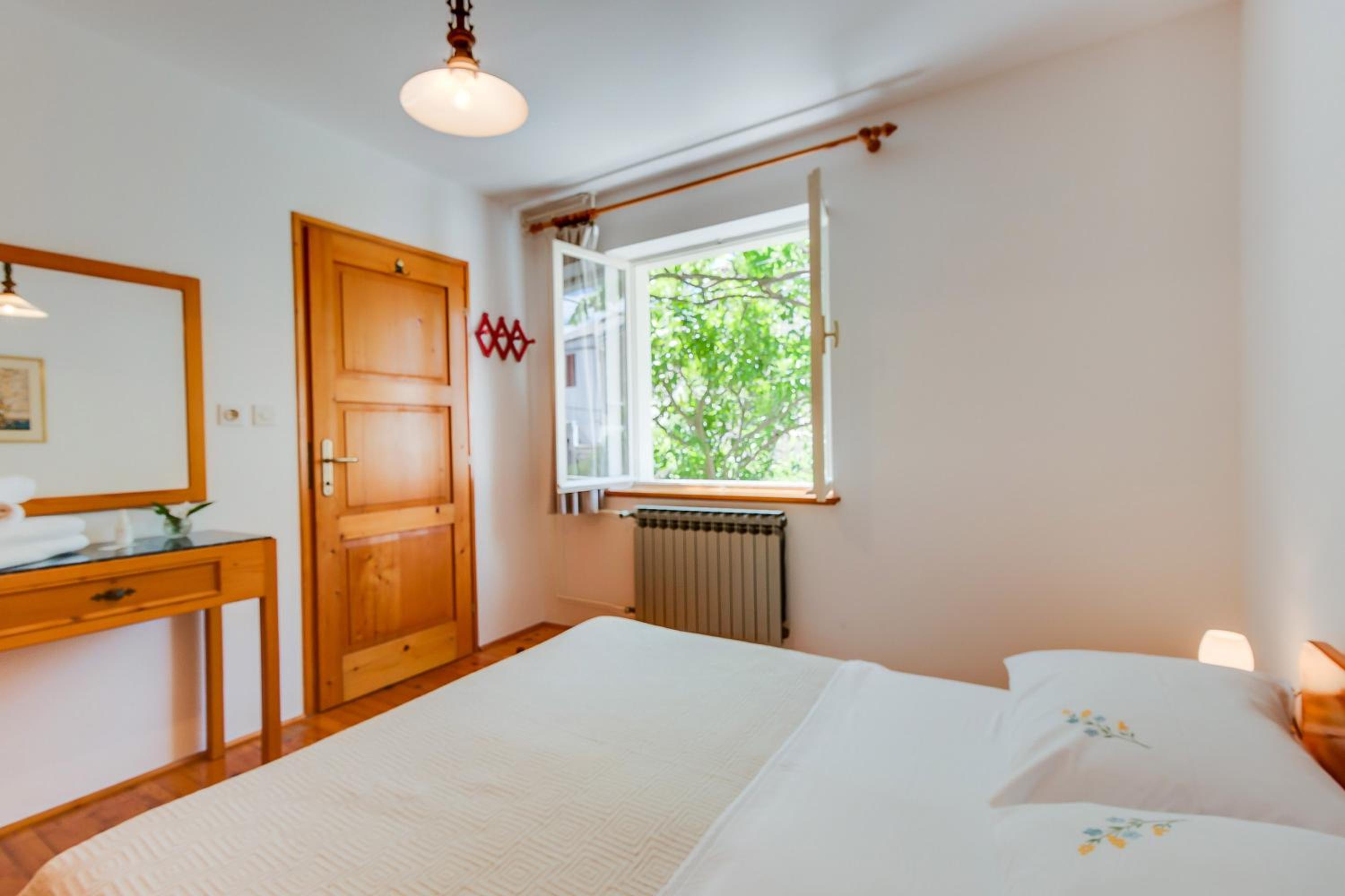 Apartment with Garden View