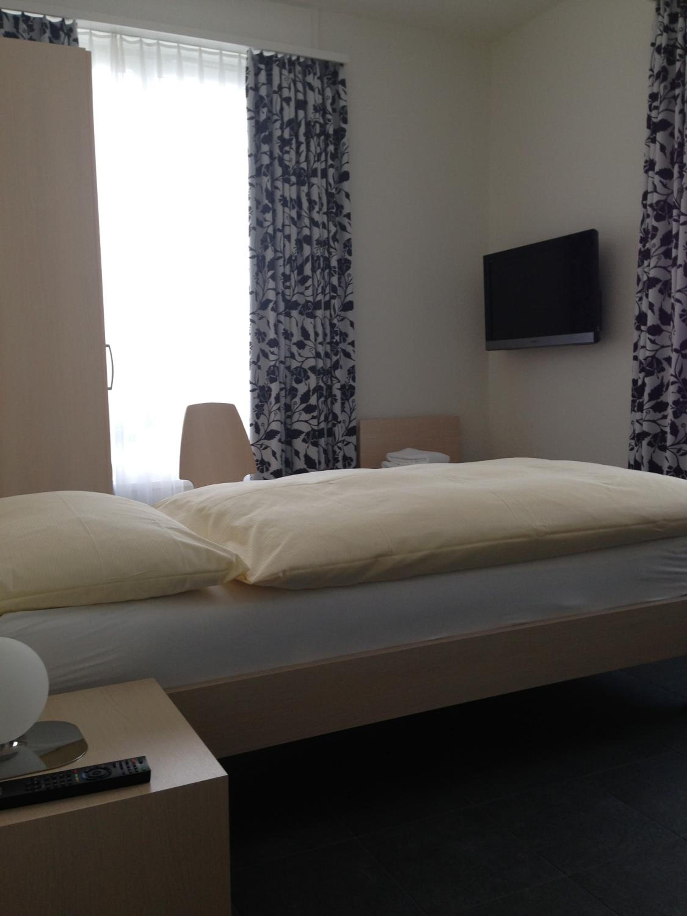 Single Room with Shared Bathroom