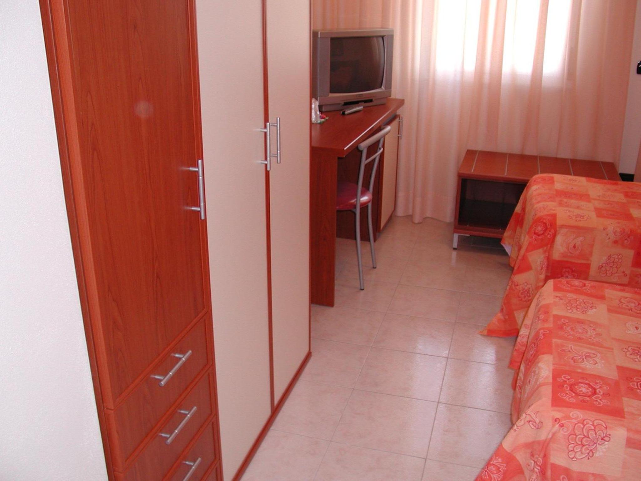 Quadruple Room with Balcony - Photo 2
