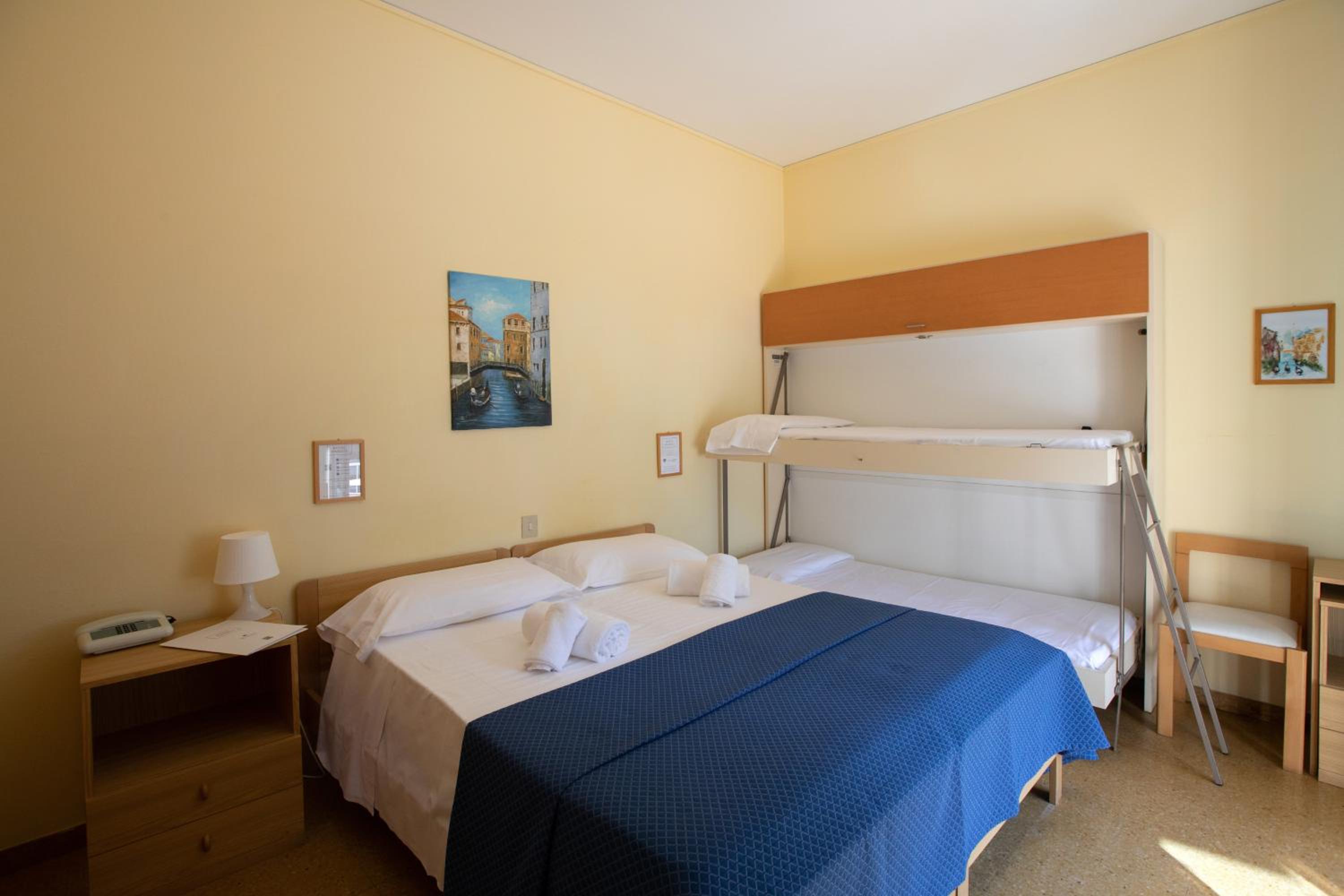 Standard Quadruple Room photo 2