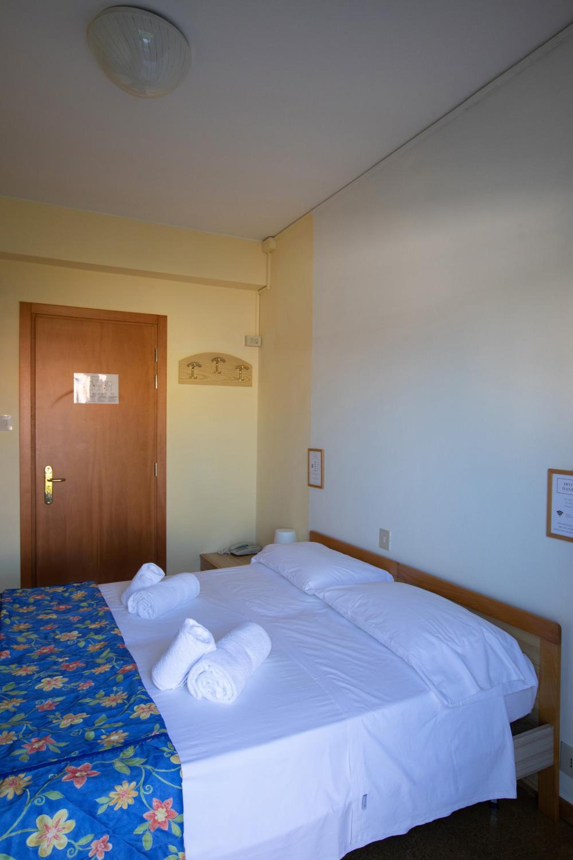Standard Double Room - Photo 2