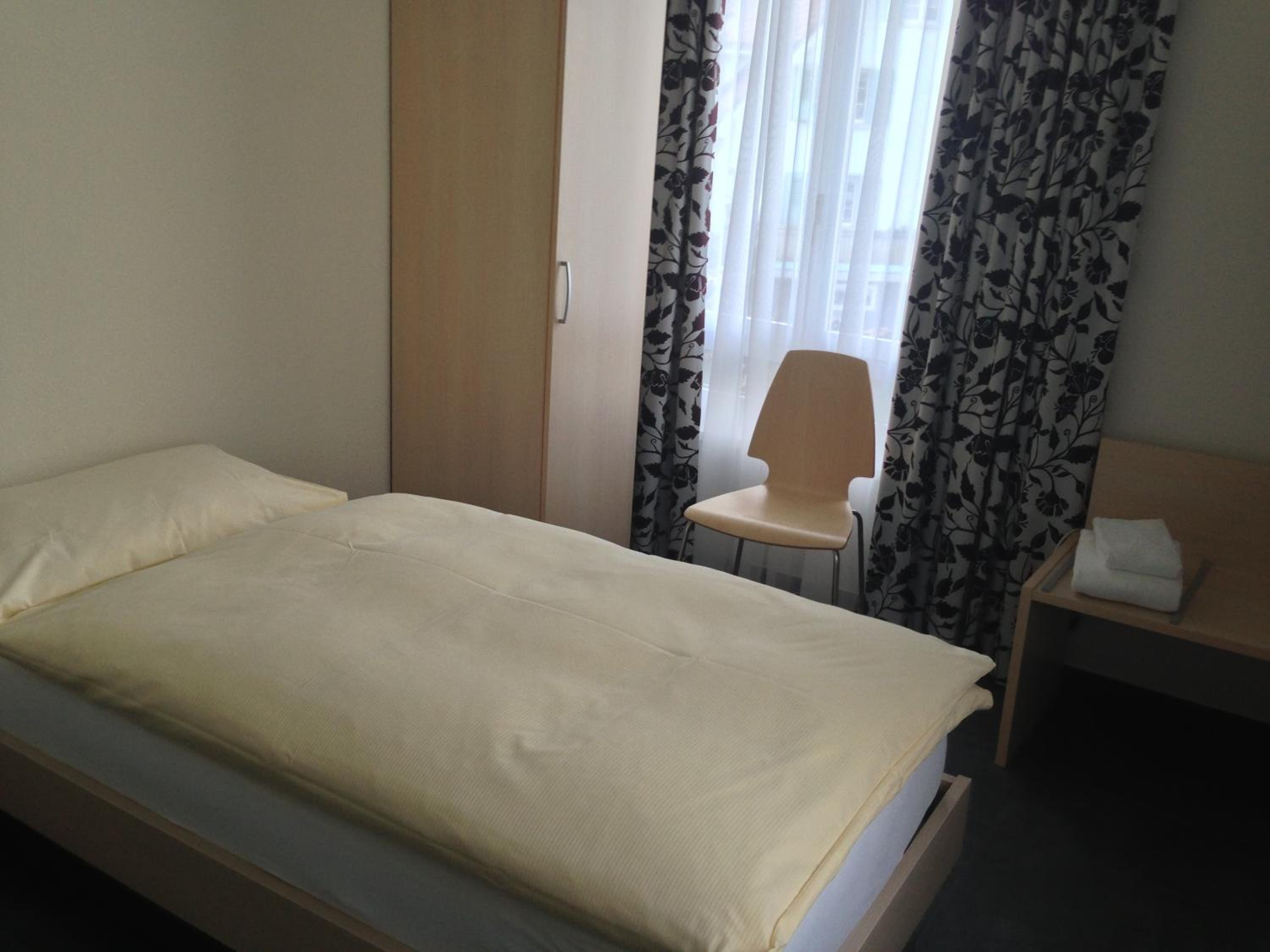 Single Room with Shared Bathroom