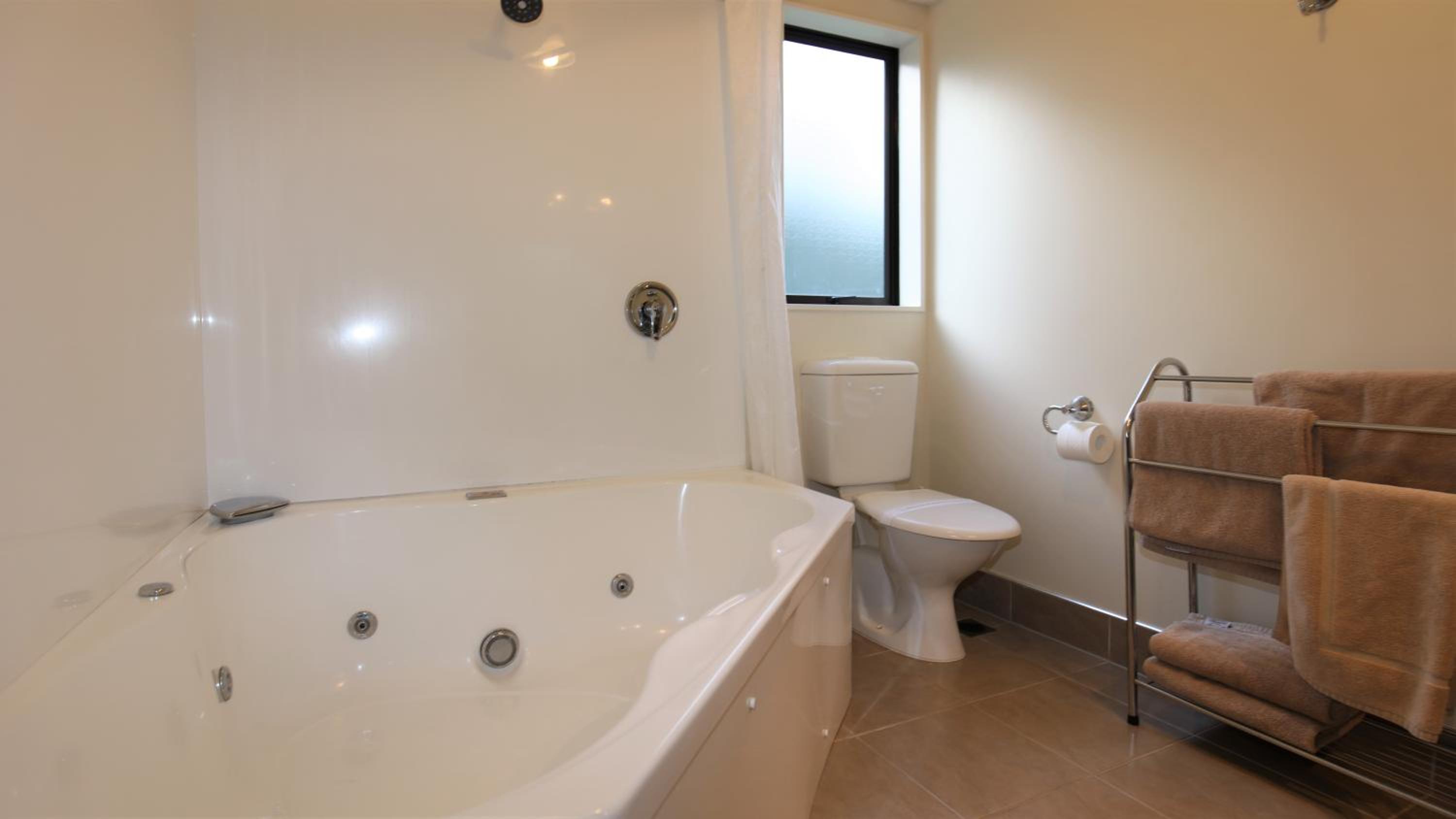 Premium One-Bedroom Apartment with Spa Bath photo 2
