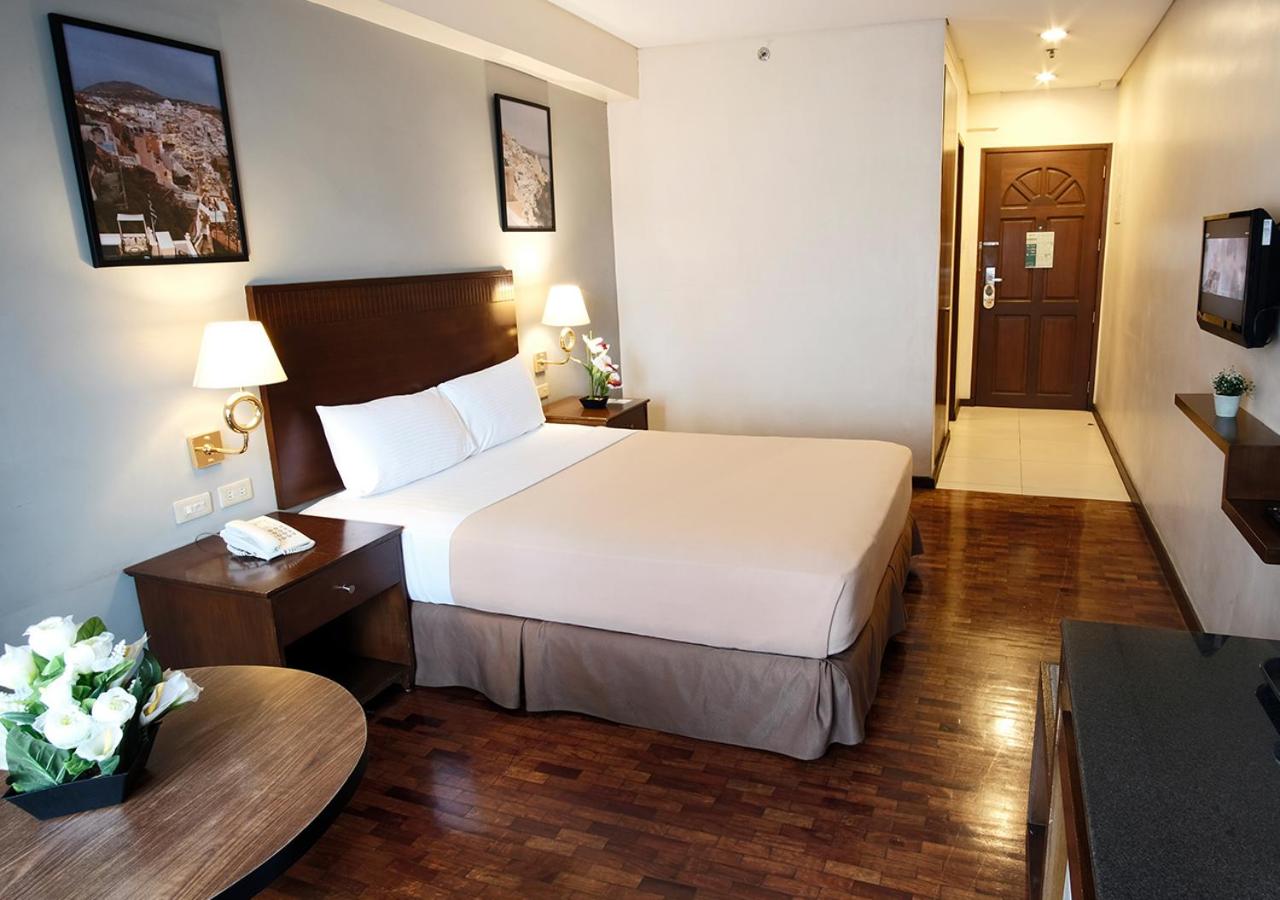 Deluxe Queen Room - Photo 2