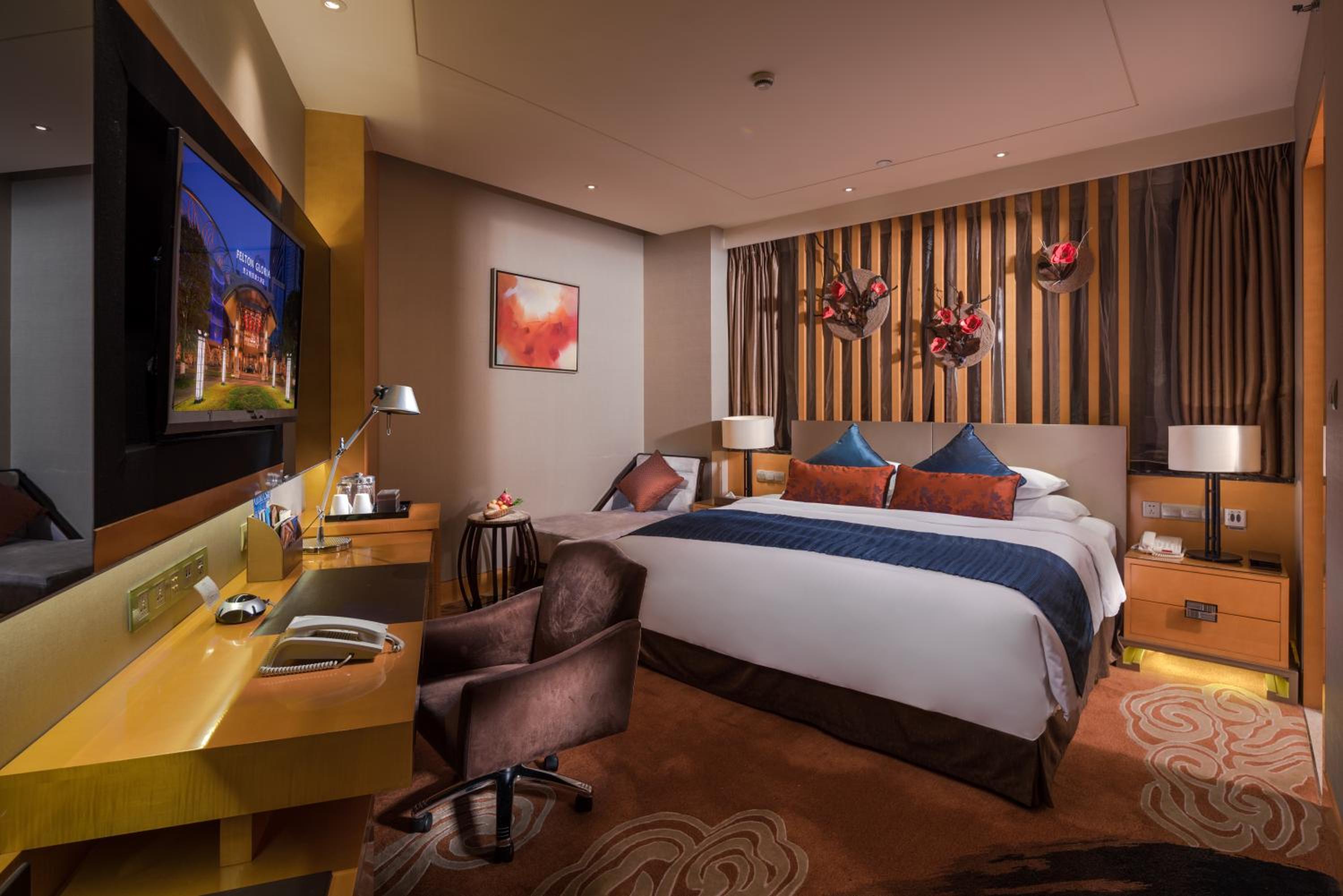 Business King Room