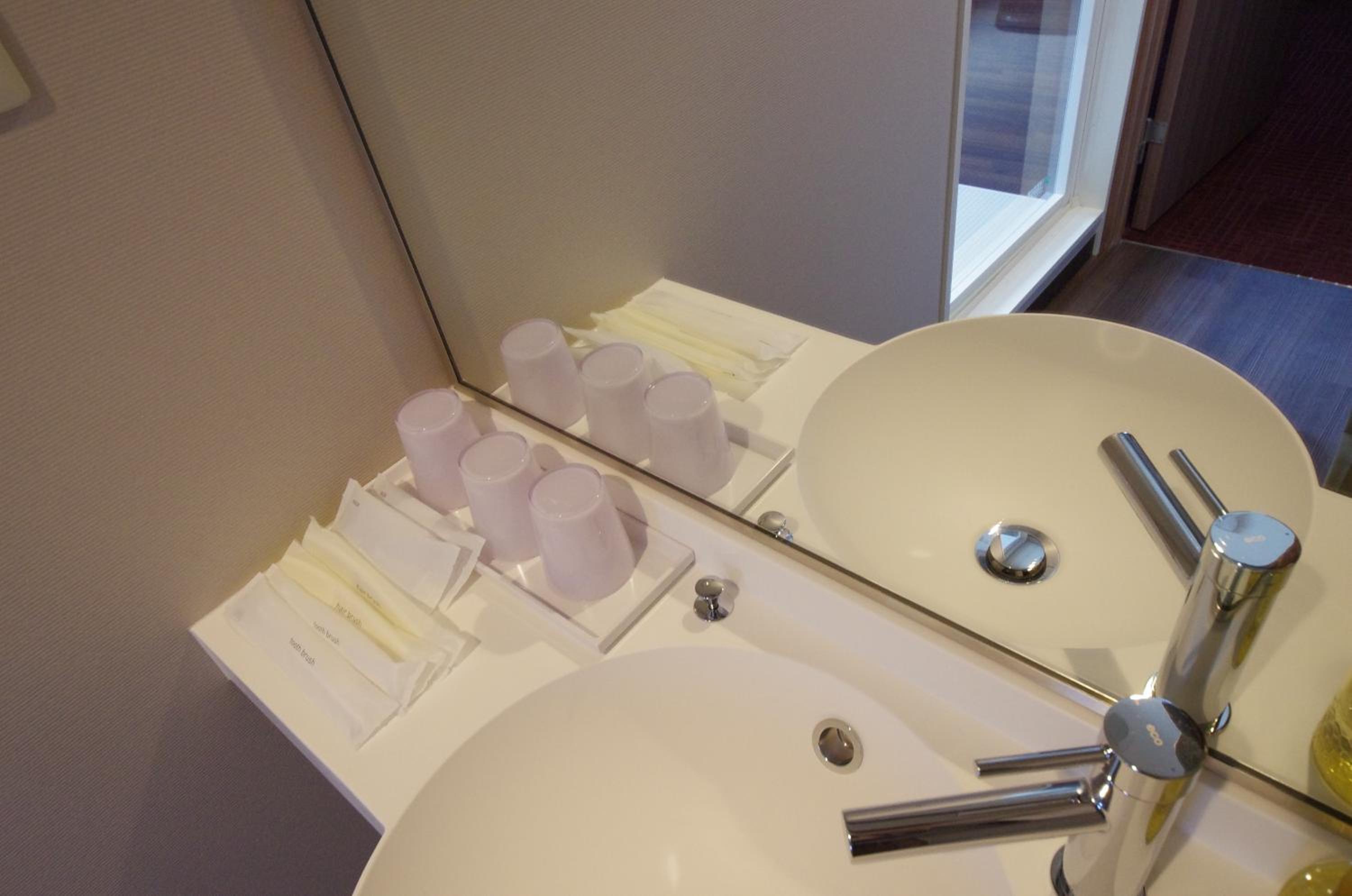 Twin Room - Non-Smoking - Photo 9