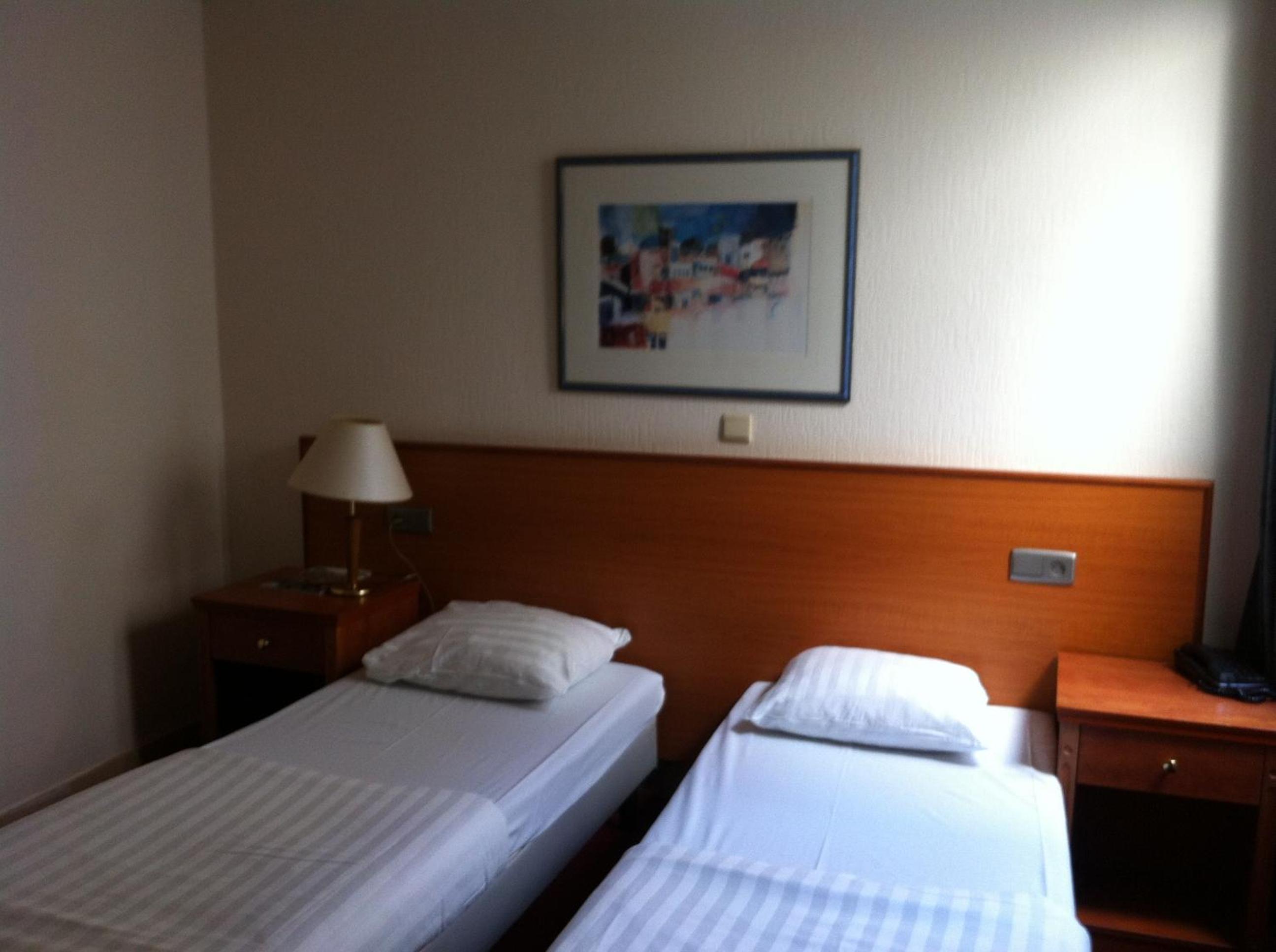 Double or Twin Room thumbnail 5