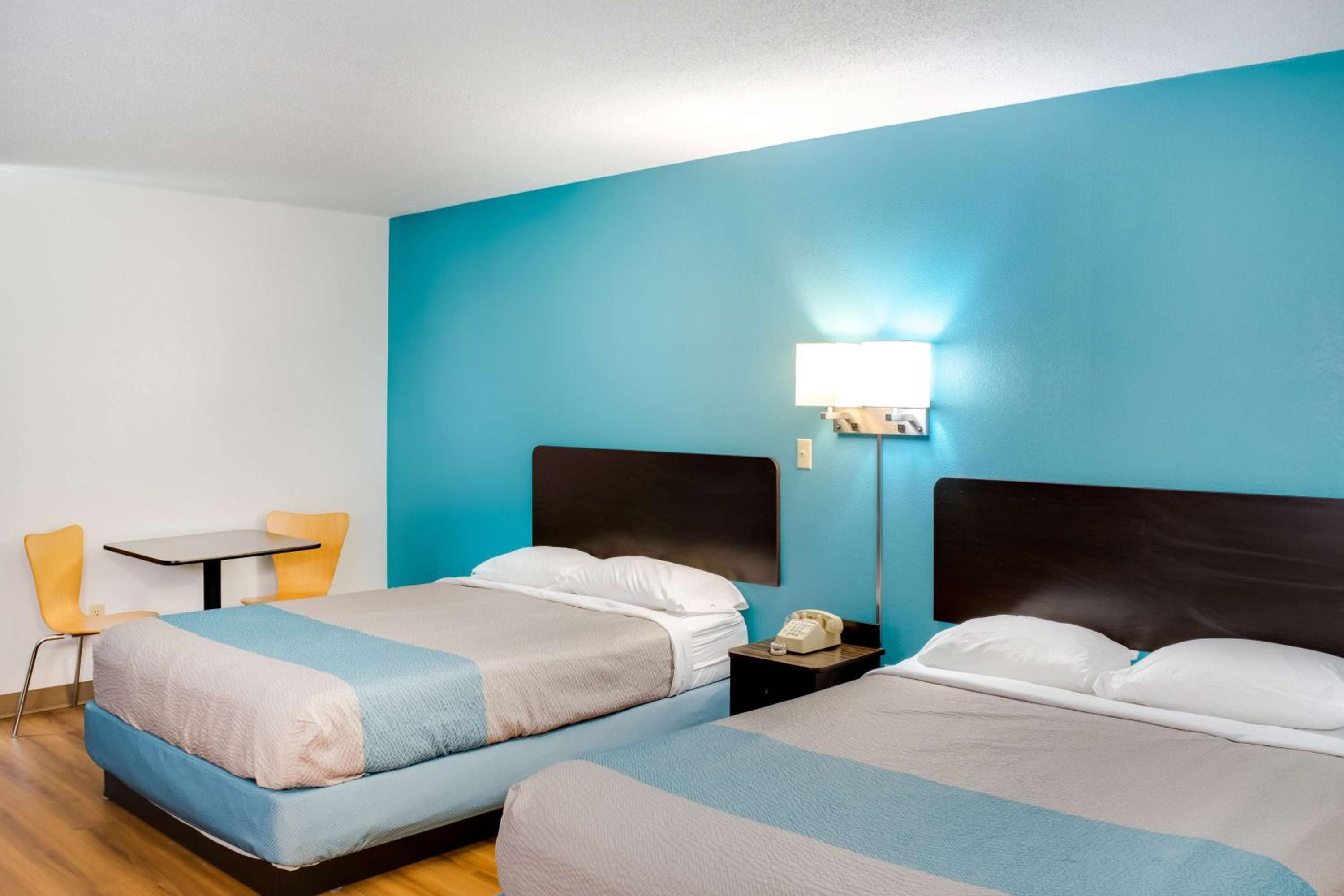 Queen Room with Two Queen Beds - Non-Smoking - Photo 1