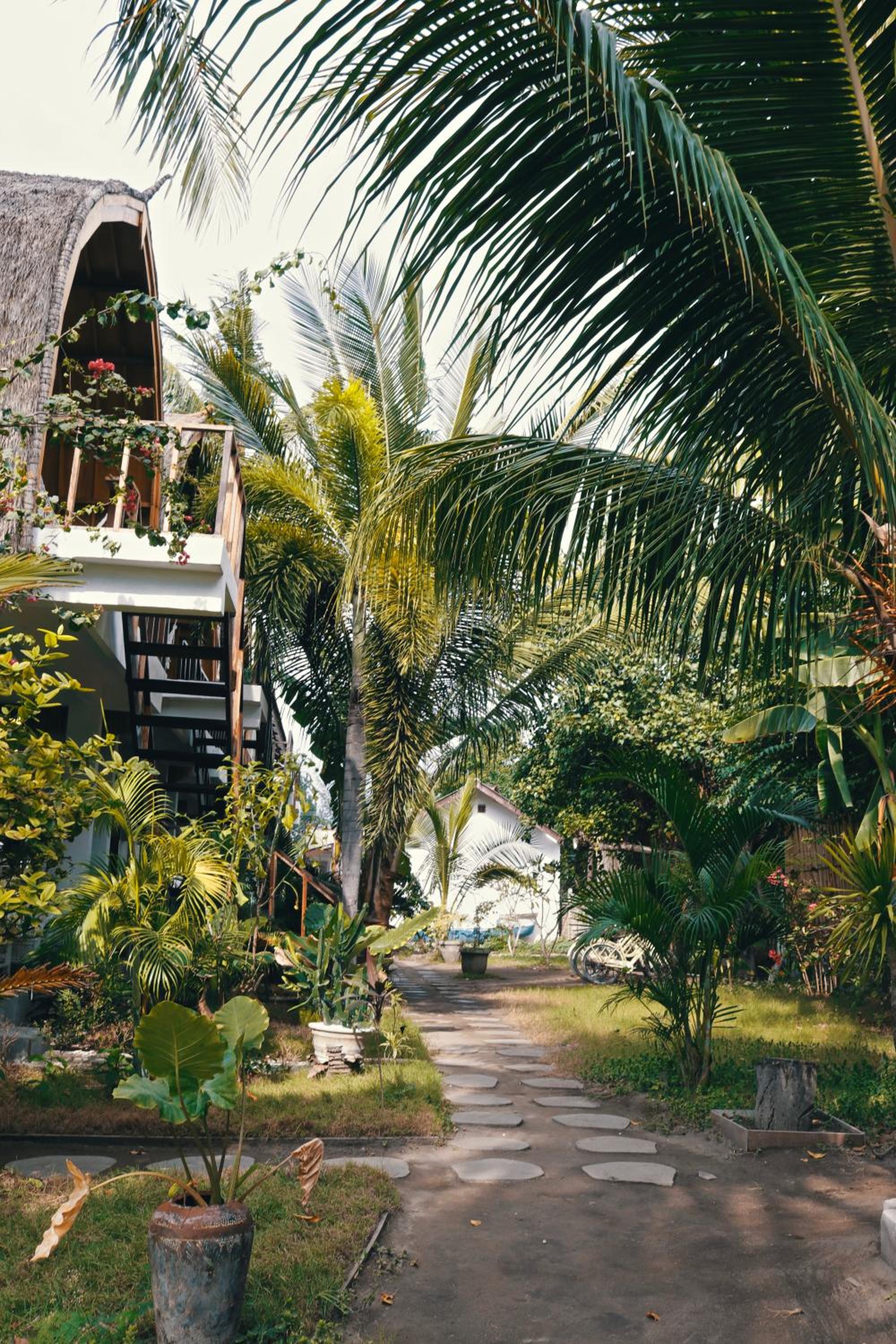 Bungalow with Balcony - Photo 8