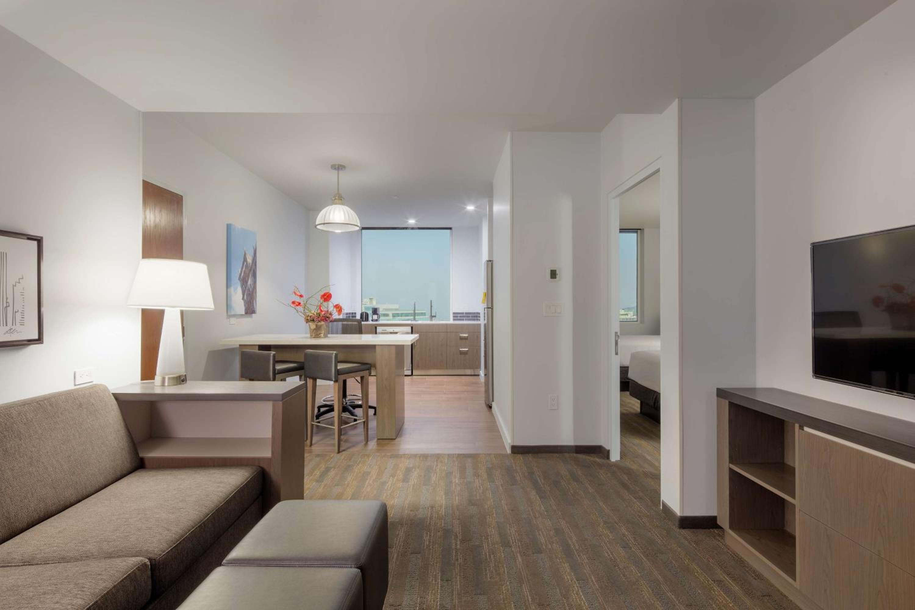 One-Bedroom King Suite with Kitchen and Sofa Bed photo 2