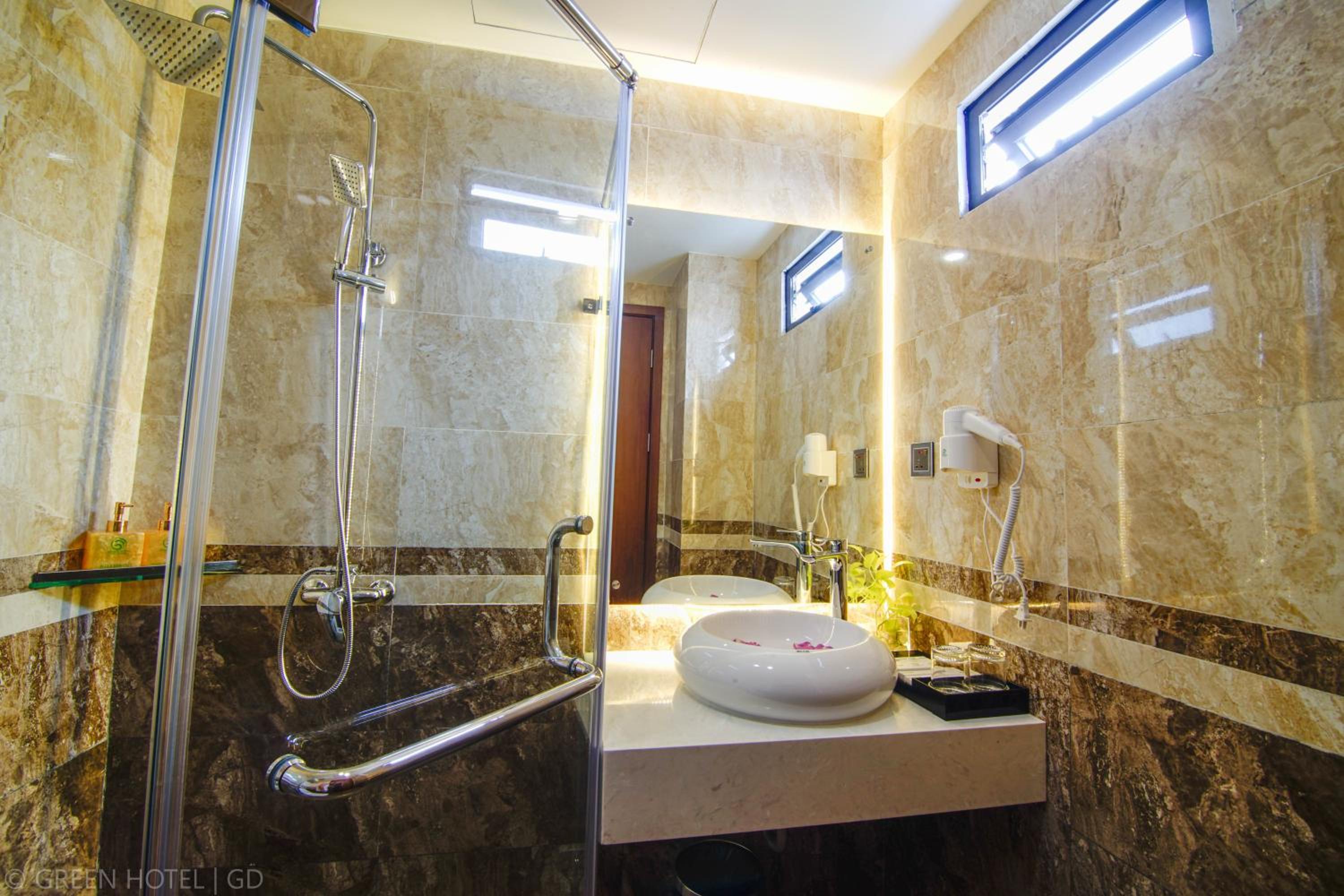 Twin Room with Private Bathroom photo 3