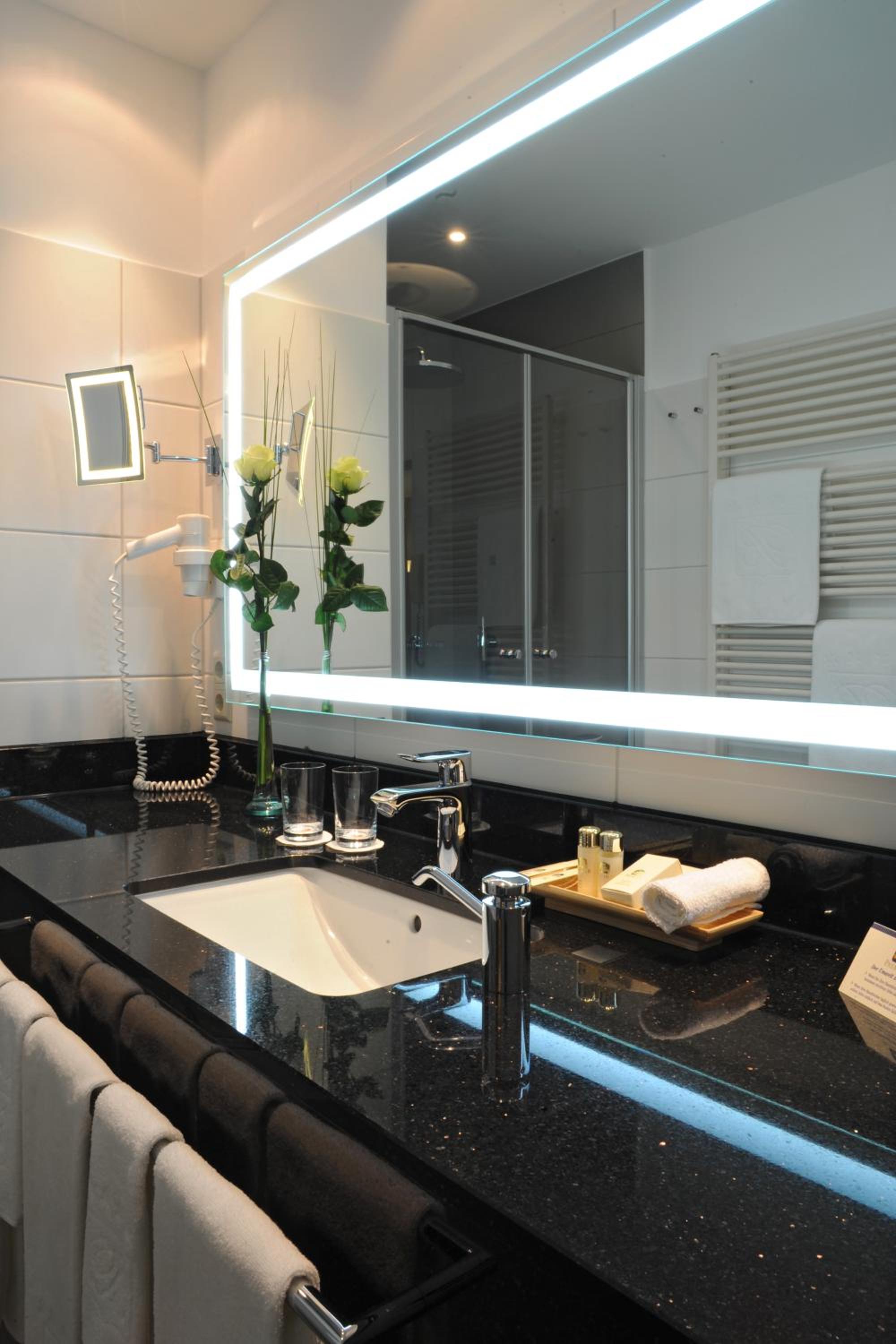 Deluxe Double Room - Photo 19