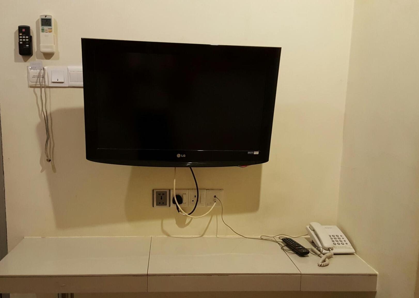 Deluxe King Suite photo 1