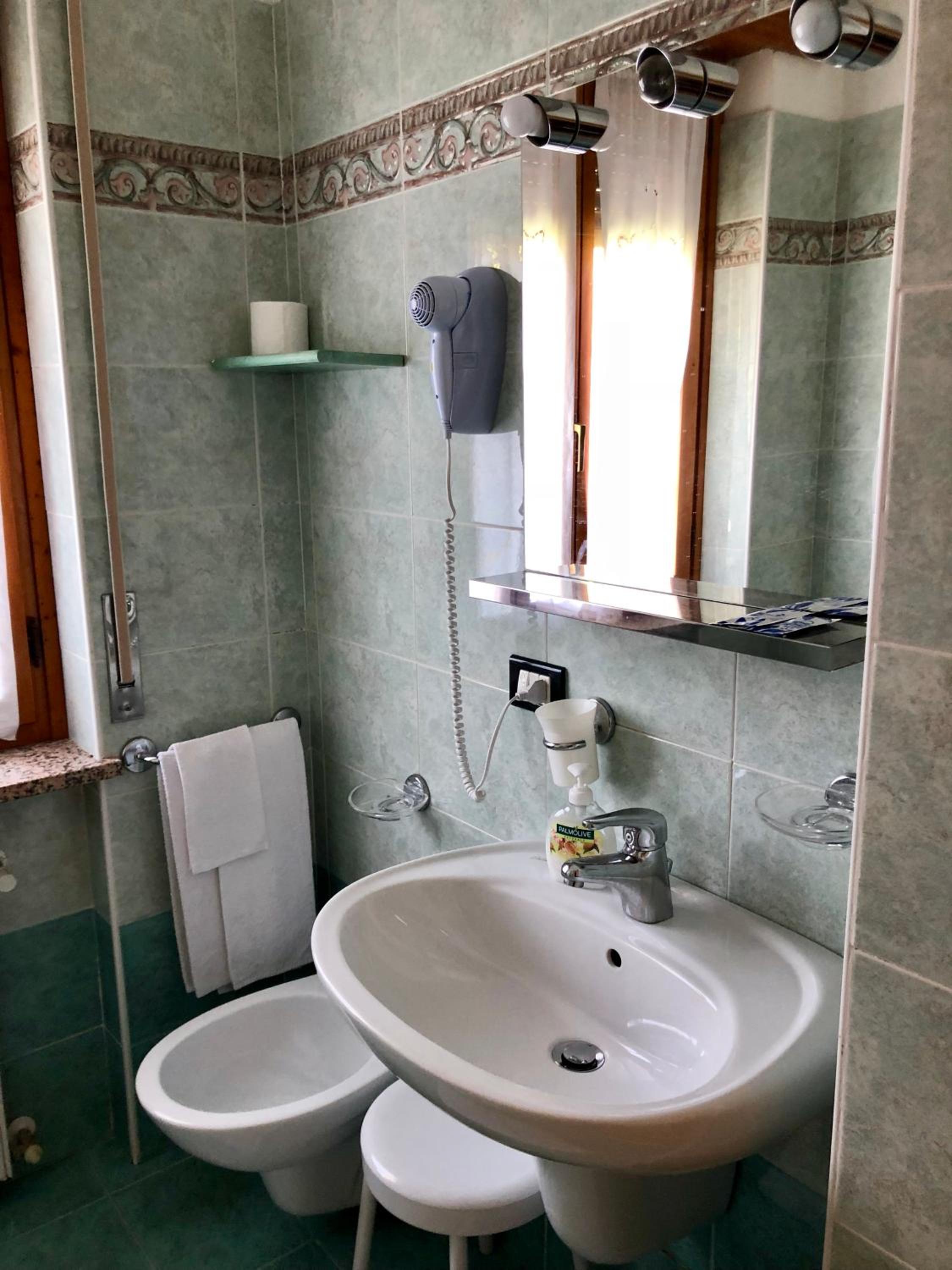 Deluxe Triple Room photo 3