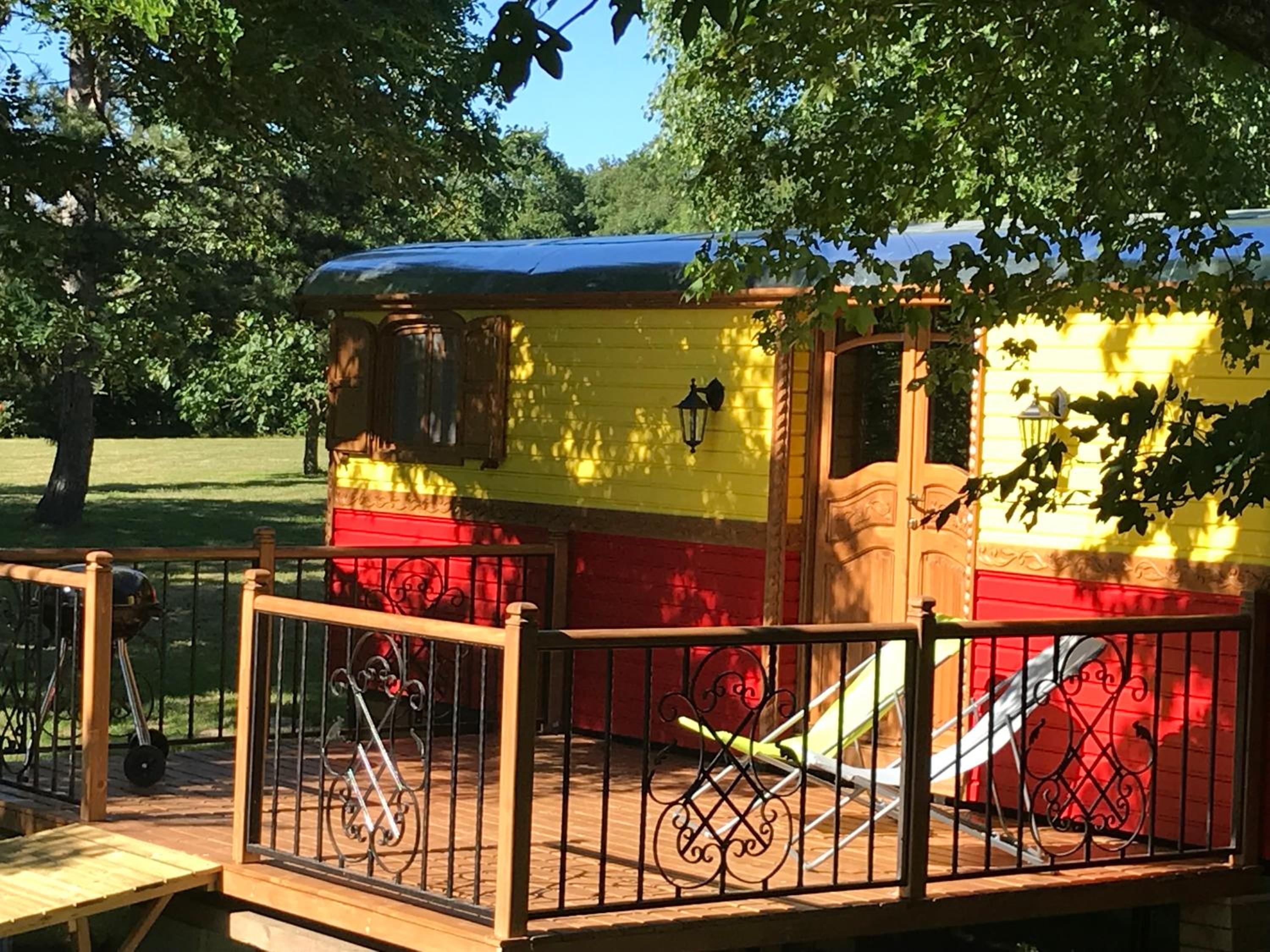 Wooden Caravan (4 Adults)  photo 2