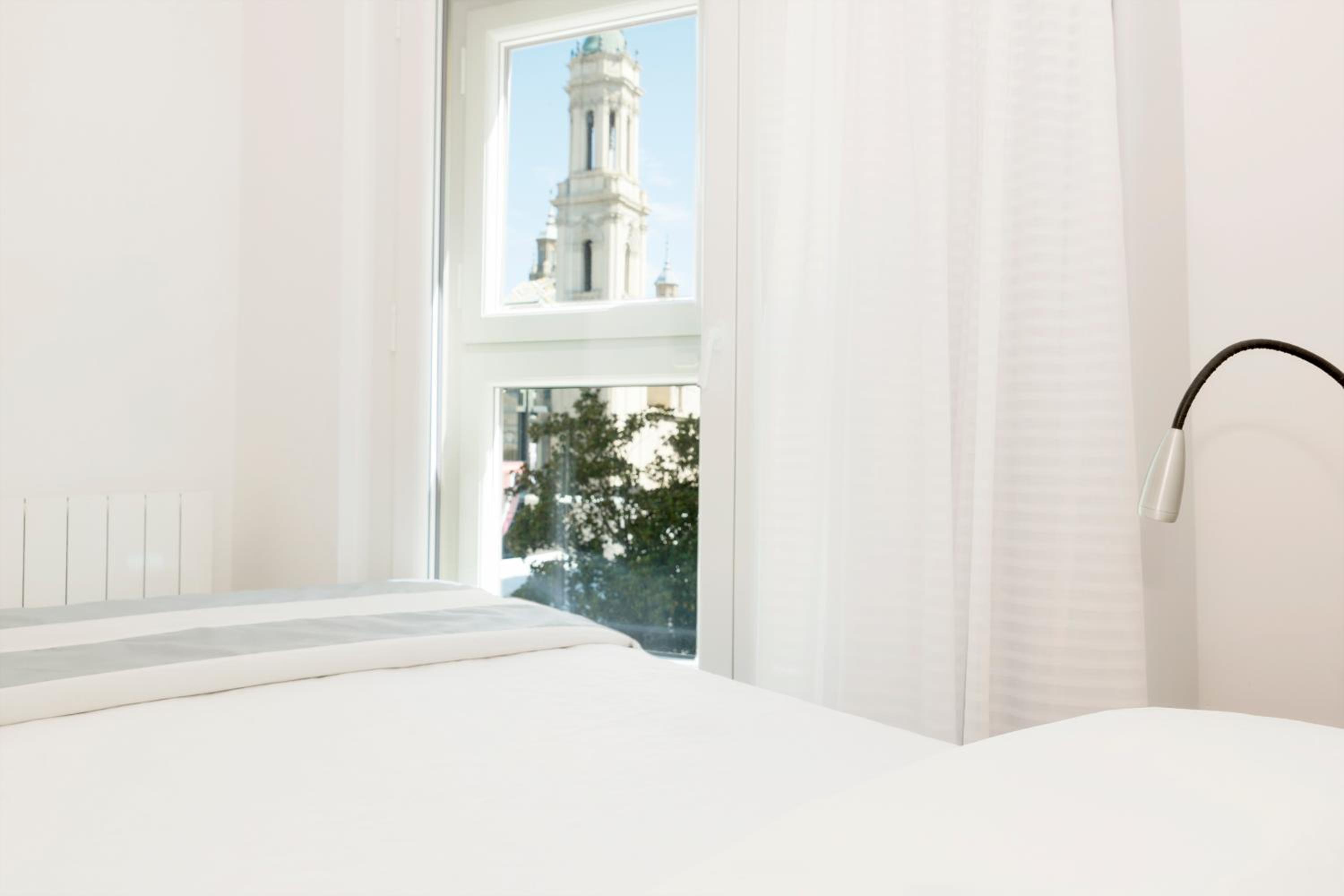 One-Bedroom Apartment with View - Photo 9