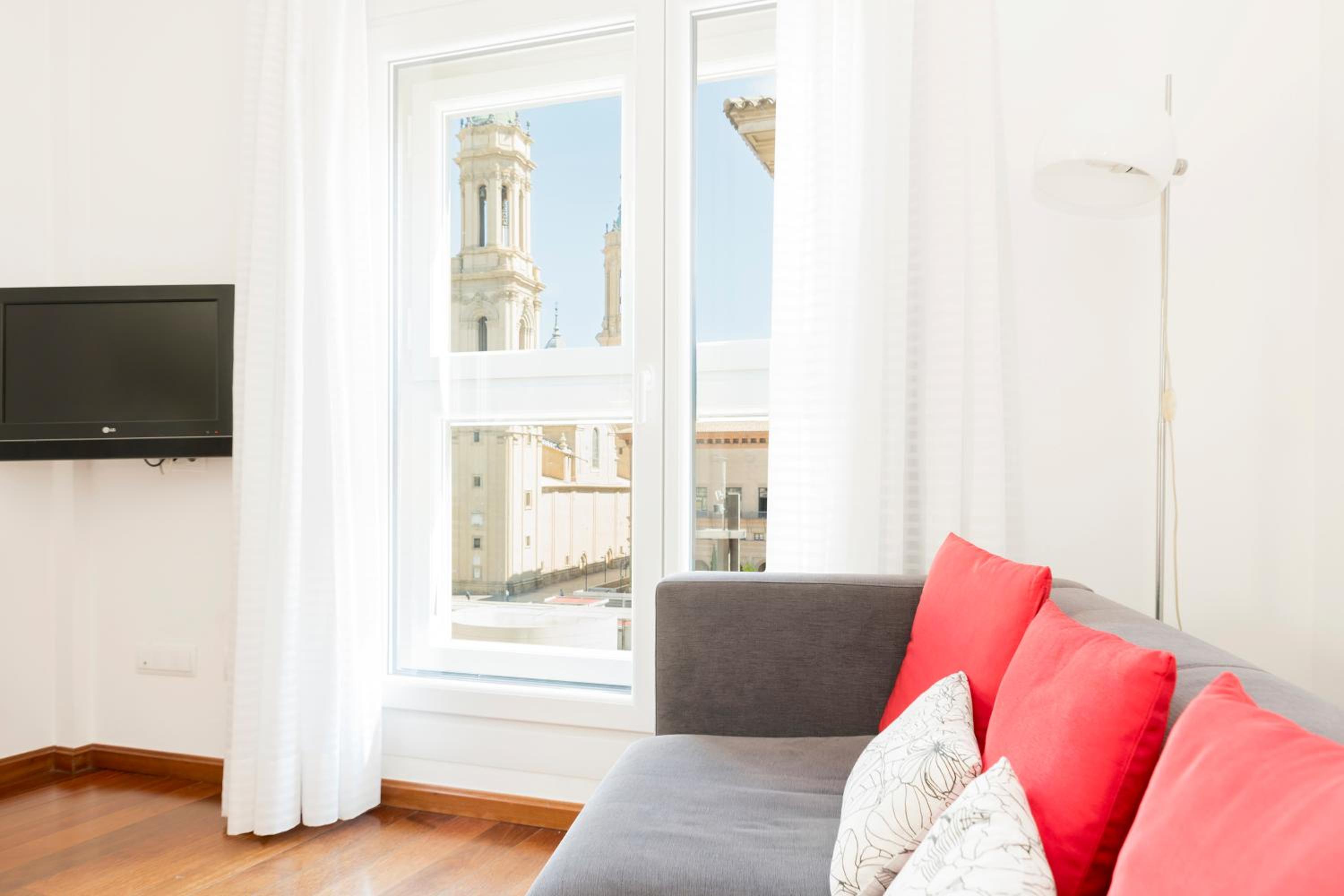One-Bedroom Apartment with View - Photo 23