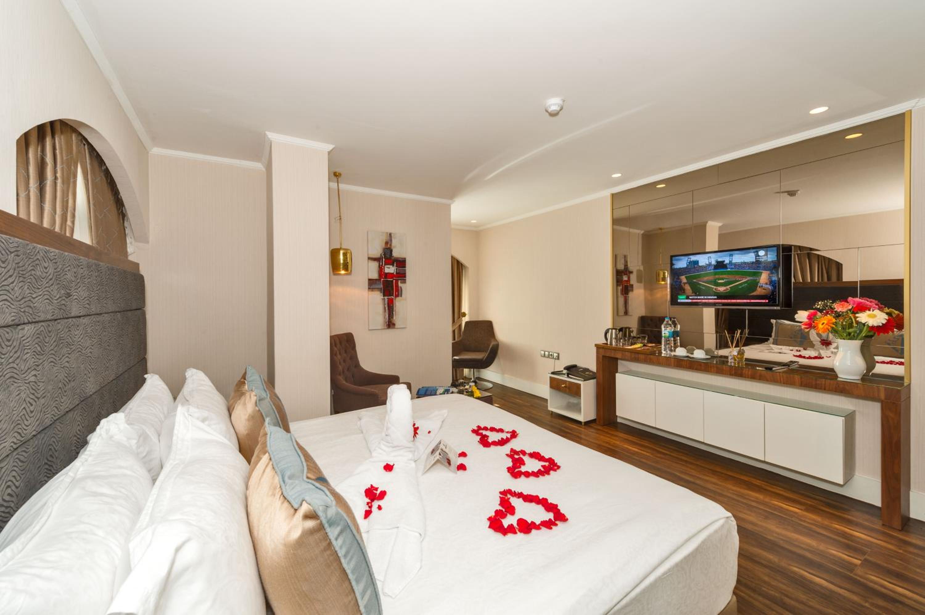 Double or Twin Room with Extra Bed photo 2