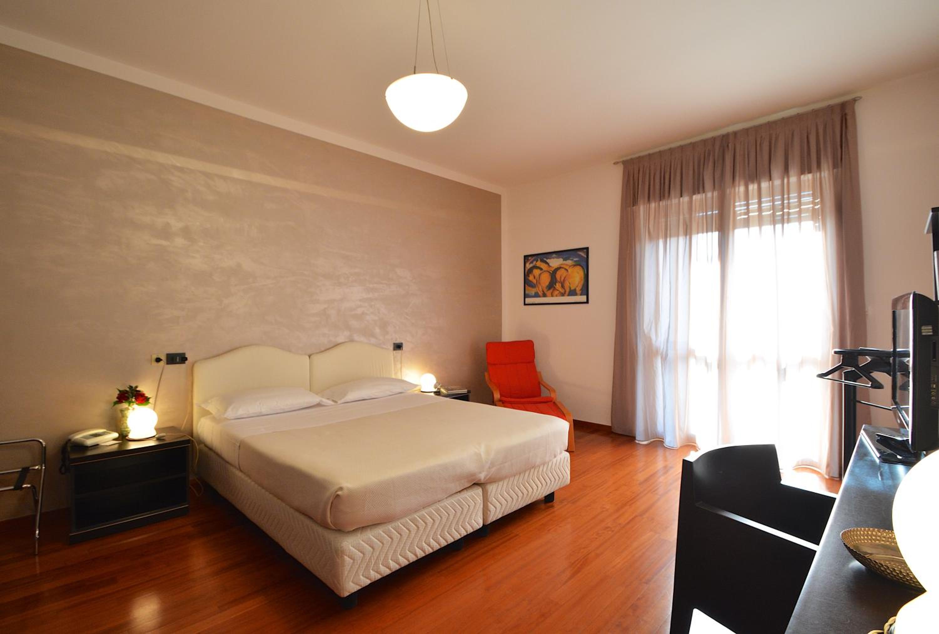 Standard Suite - Photo 1