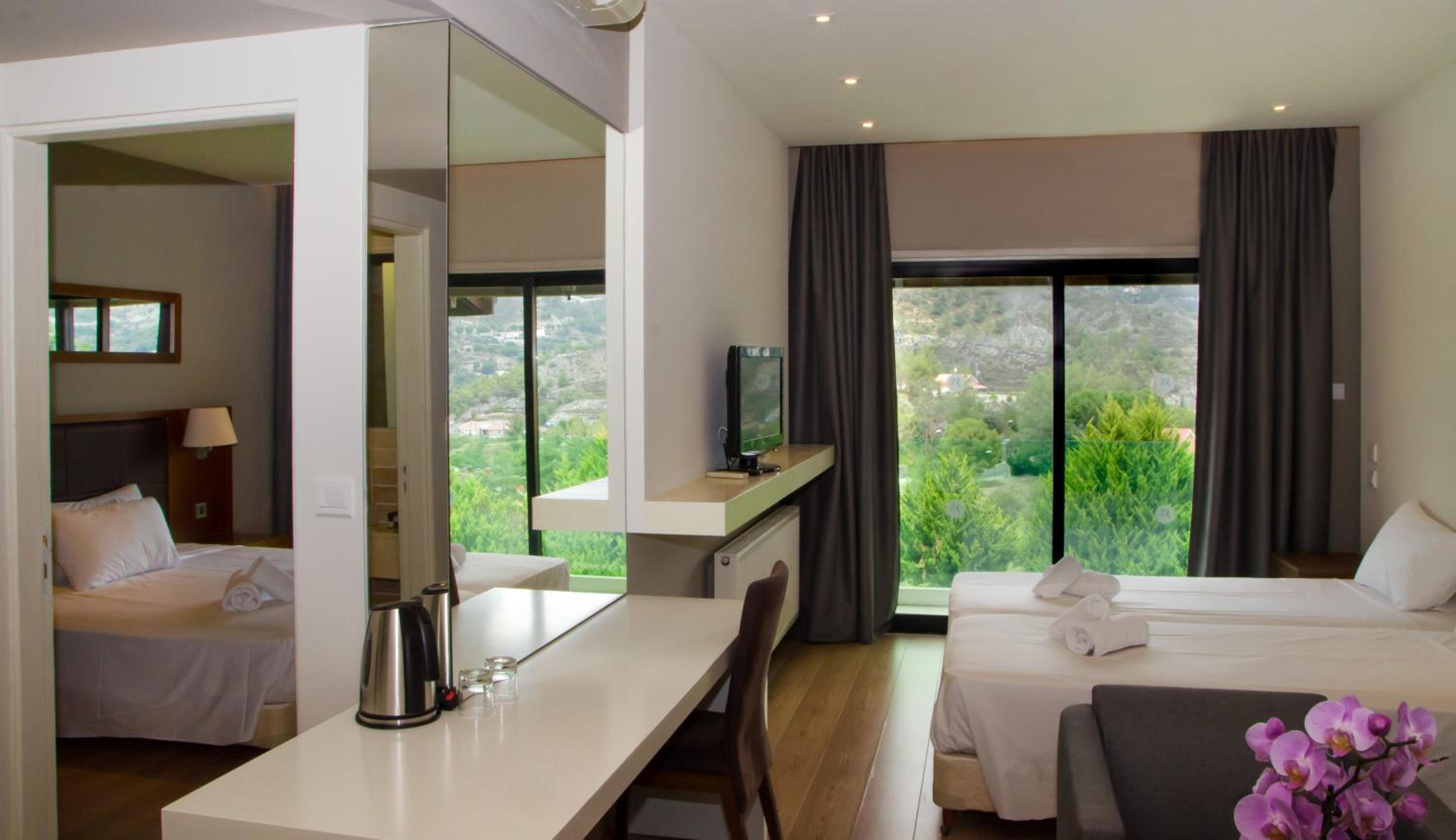 Family Suite (2 Adults + 2 Children)