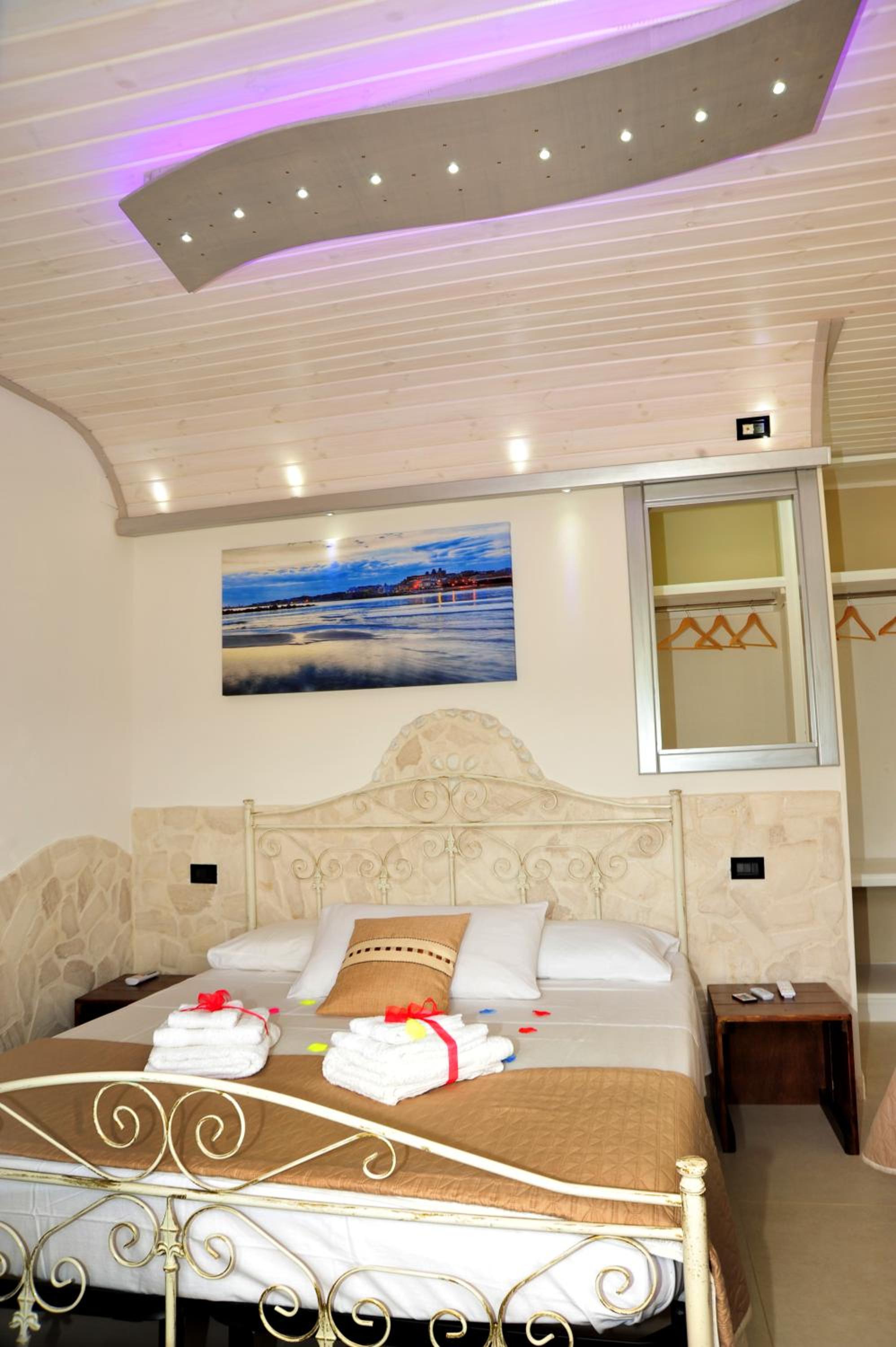 Standard Double Room - Photo 6