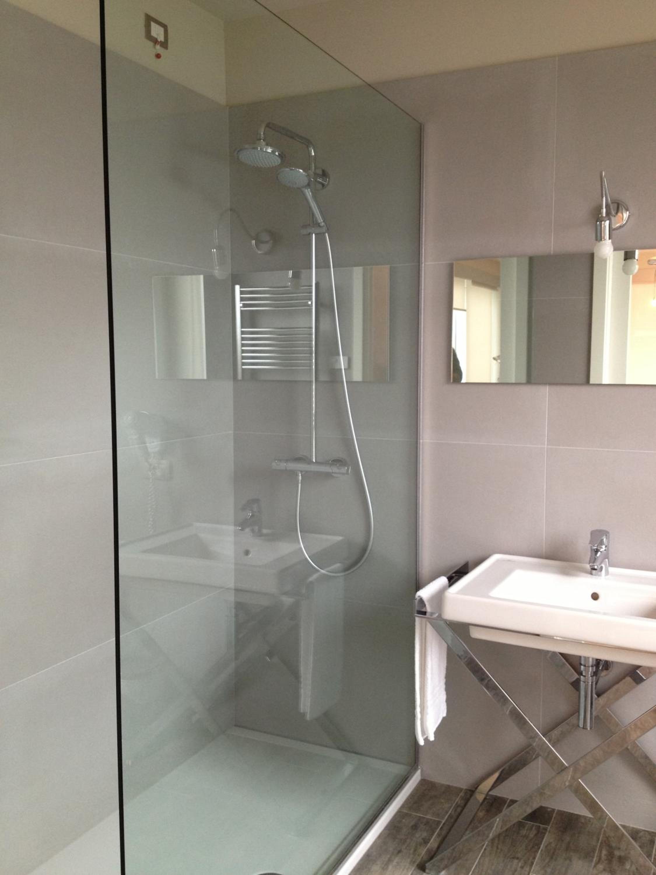 Double Room - Beach Front - Photo 9