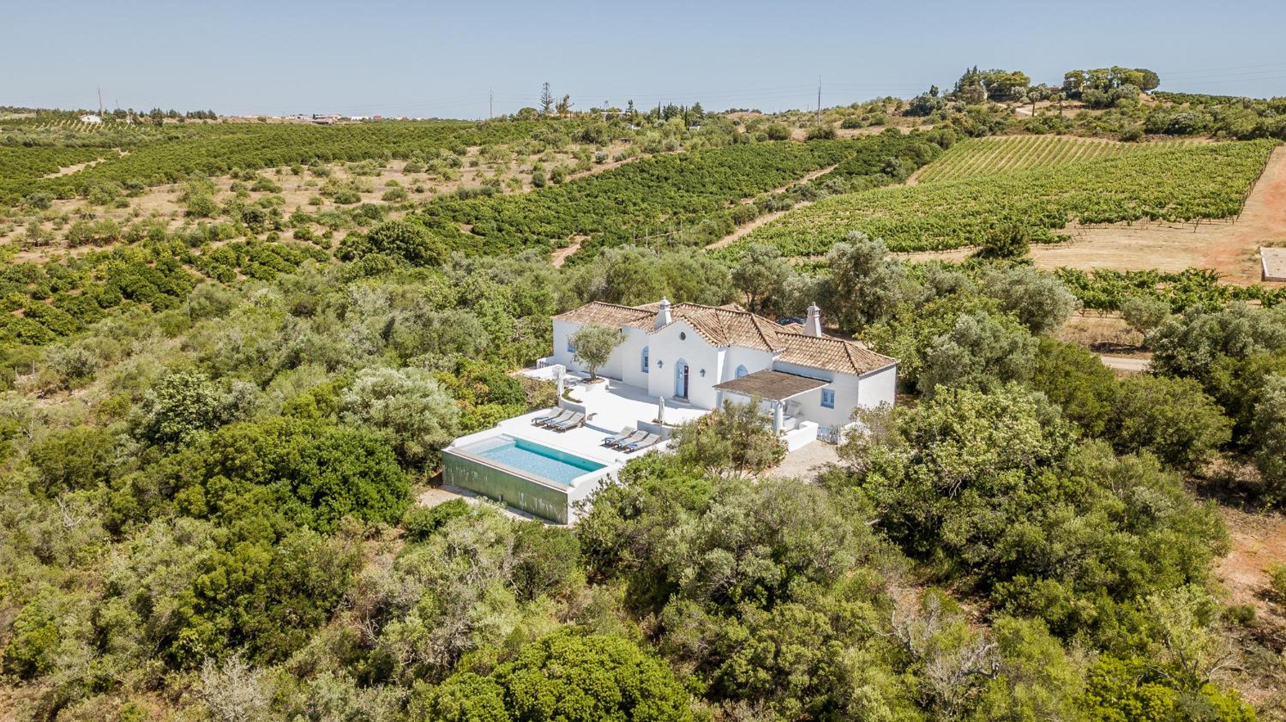 Villa photo 3